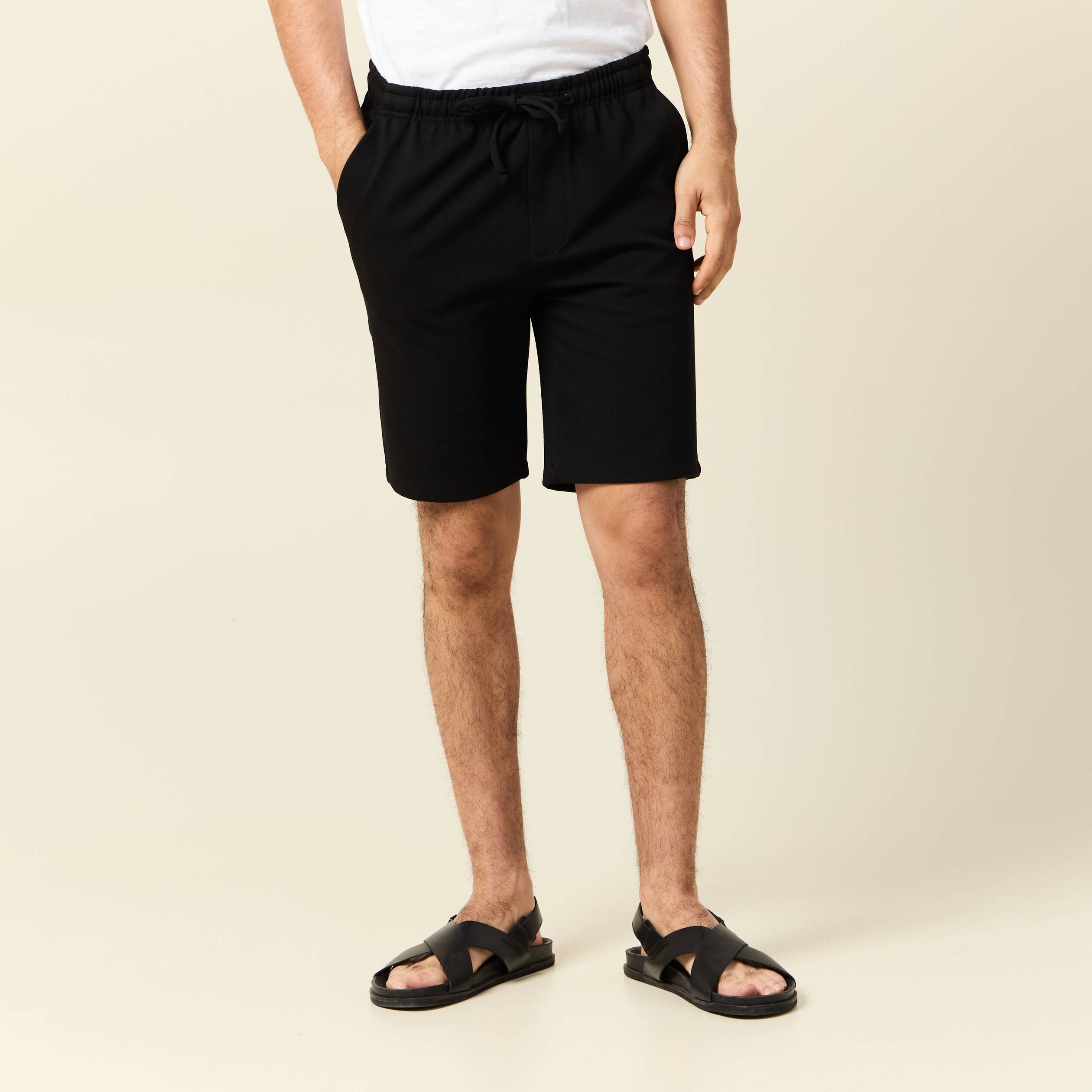 short droit avec cordon noir homme Short droit avec cordon noir homme