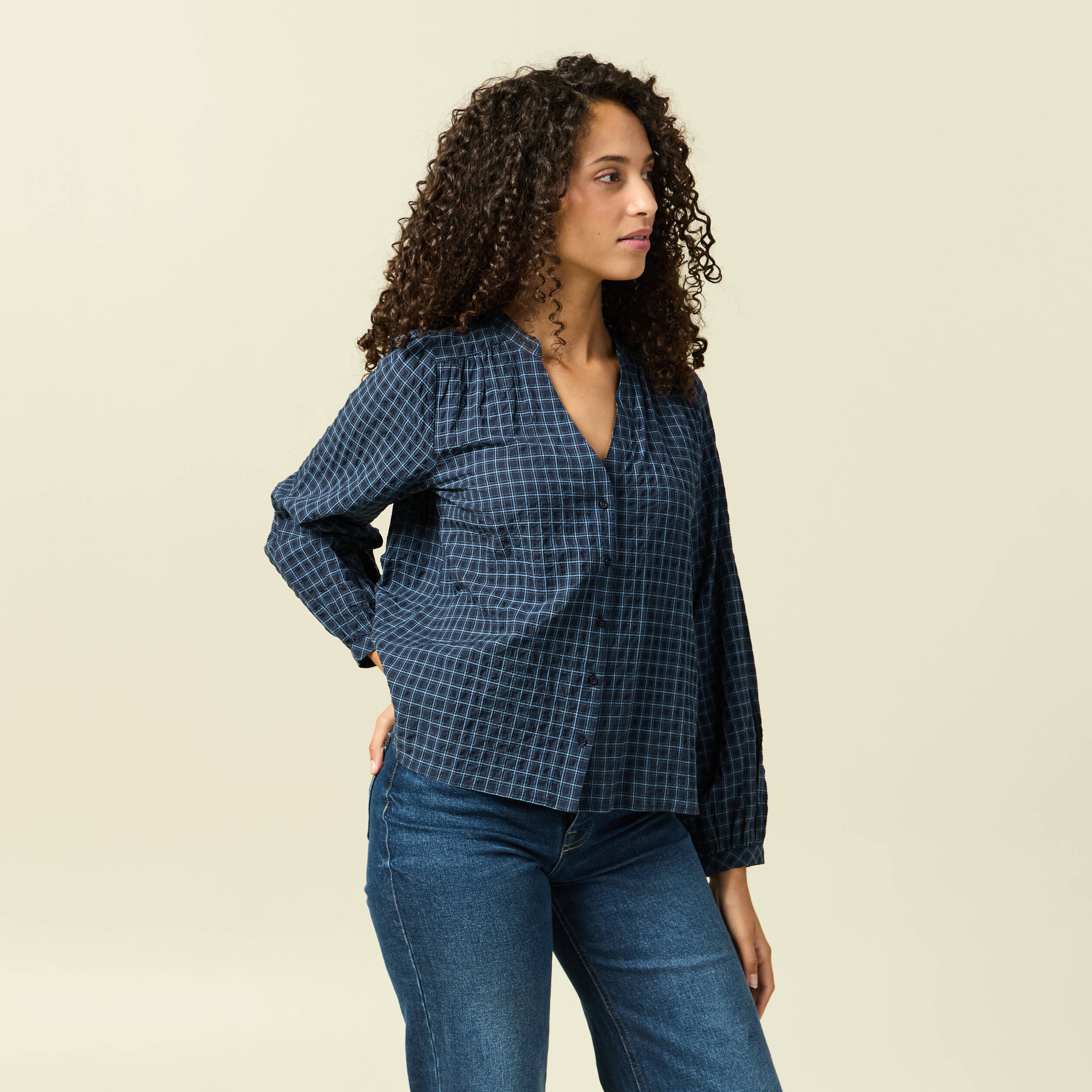 Chemise manches longues col rond noir femme