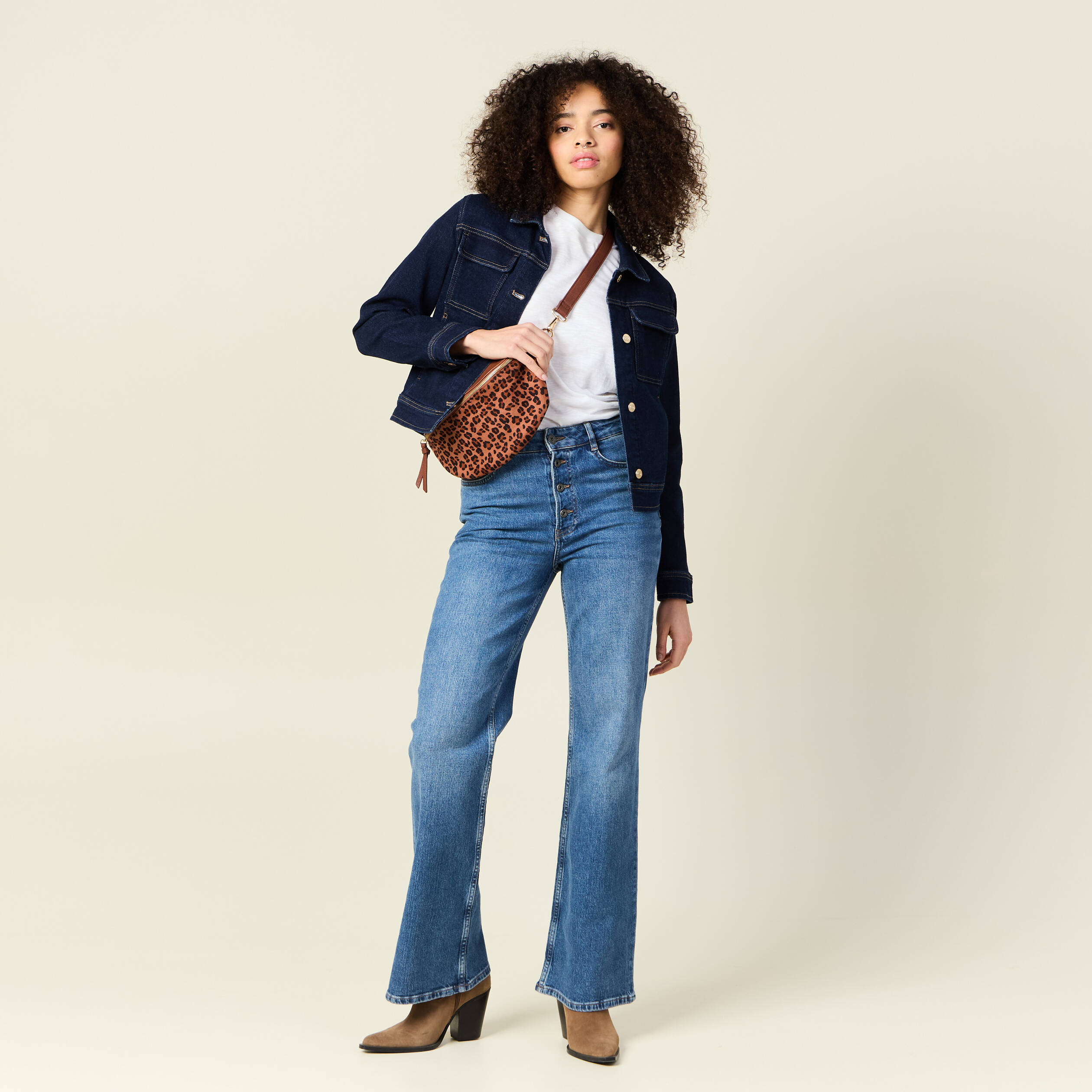 Jeans flare boutonn&eacute; denim brut femme