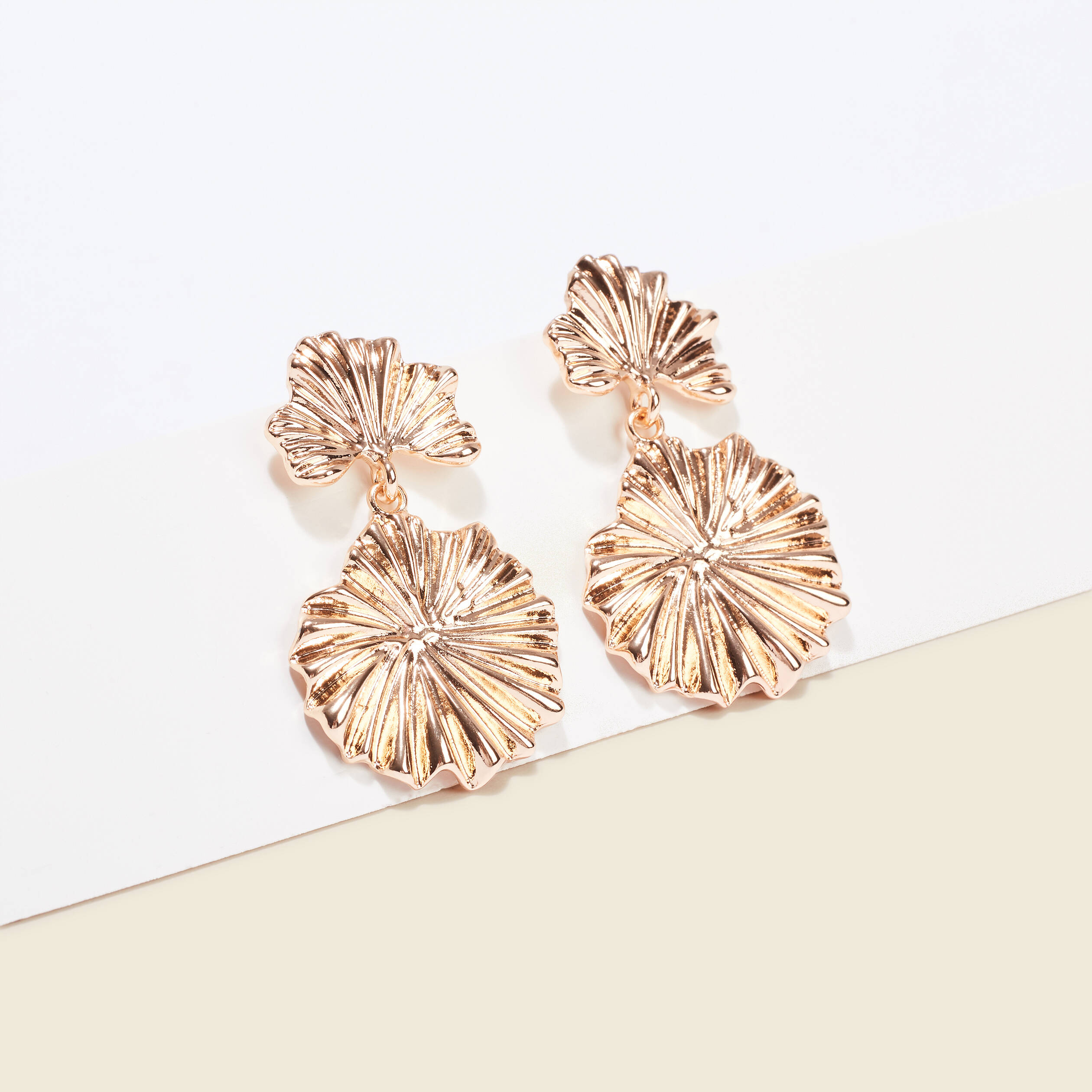 Boucles d'oreilles pendantes couleur or femme