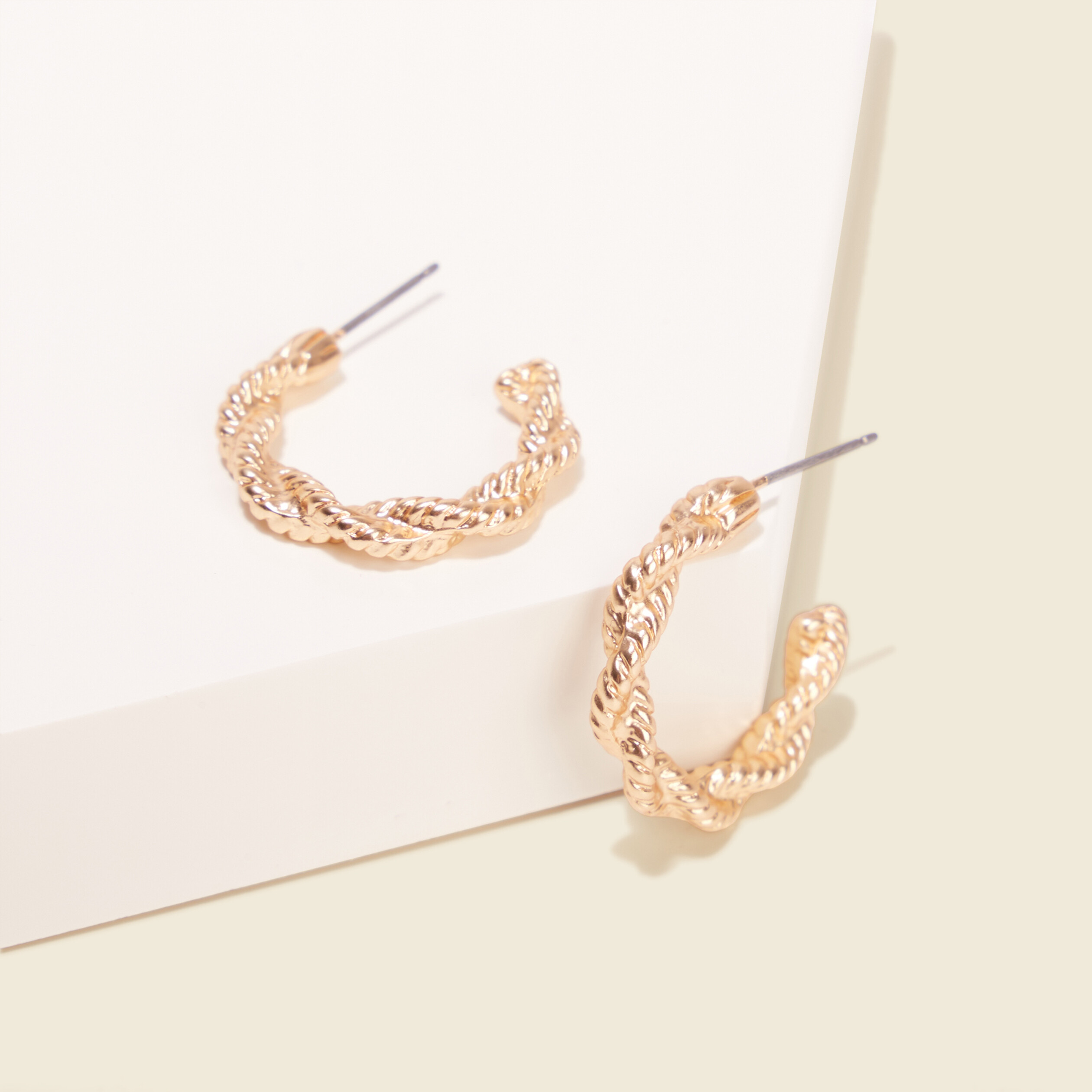 Boucles d'oreilles créoles couleur or femme