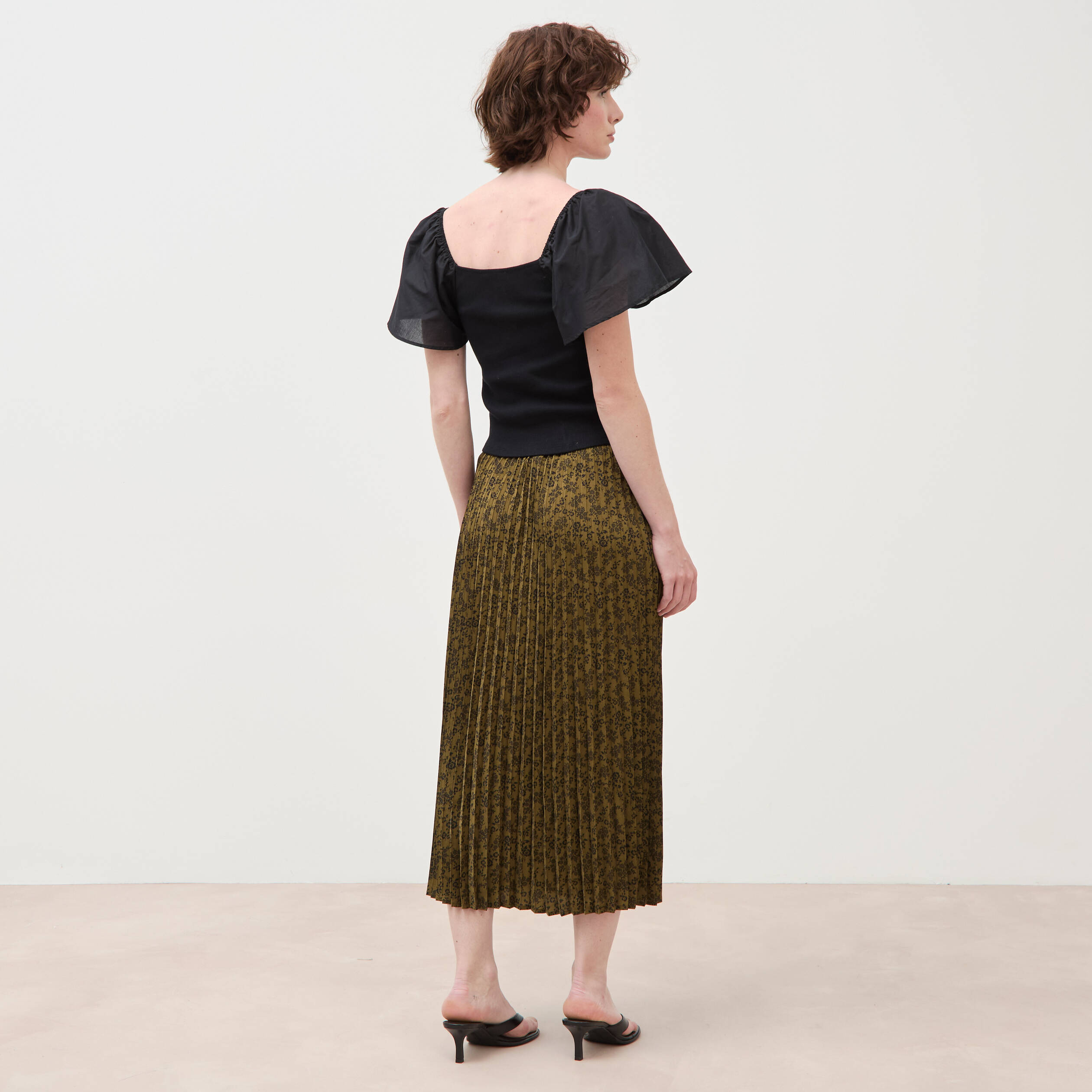 T-shirt bi-mati&egrave;re ajust&eacute; d&eacute;collet&eacute; noir femme