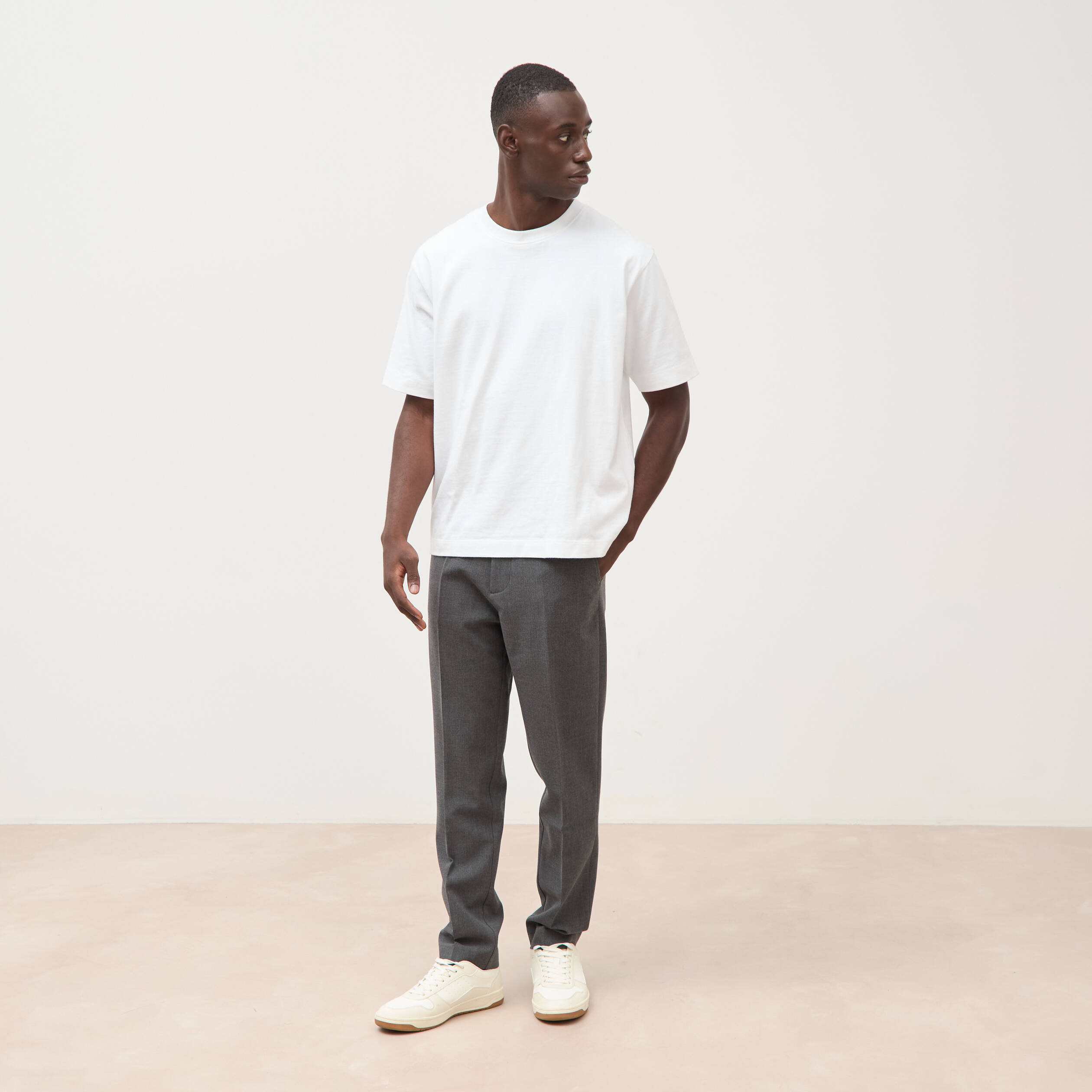 Pantalon droit longueur 32 gris fonc&eacute; homme