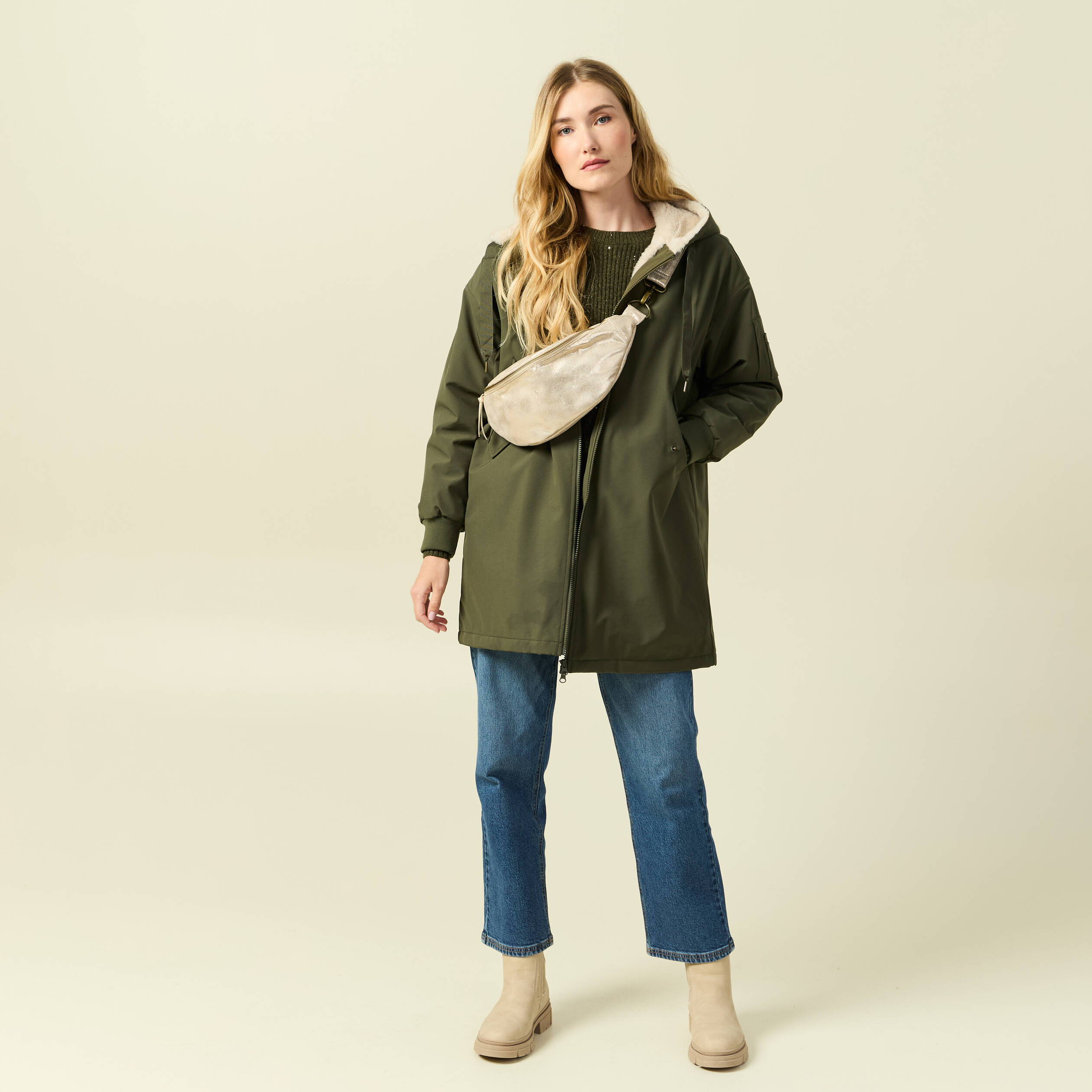Parka oversize mi-longue &agrave; capuche vert kaki femme