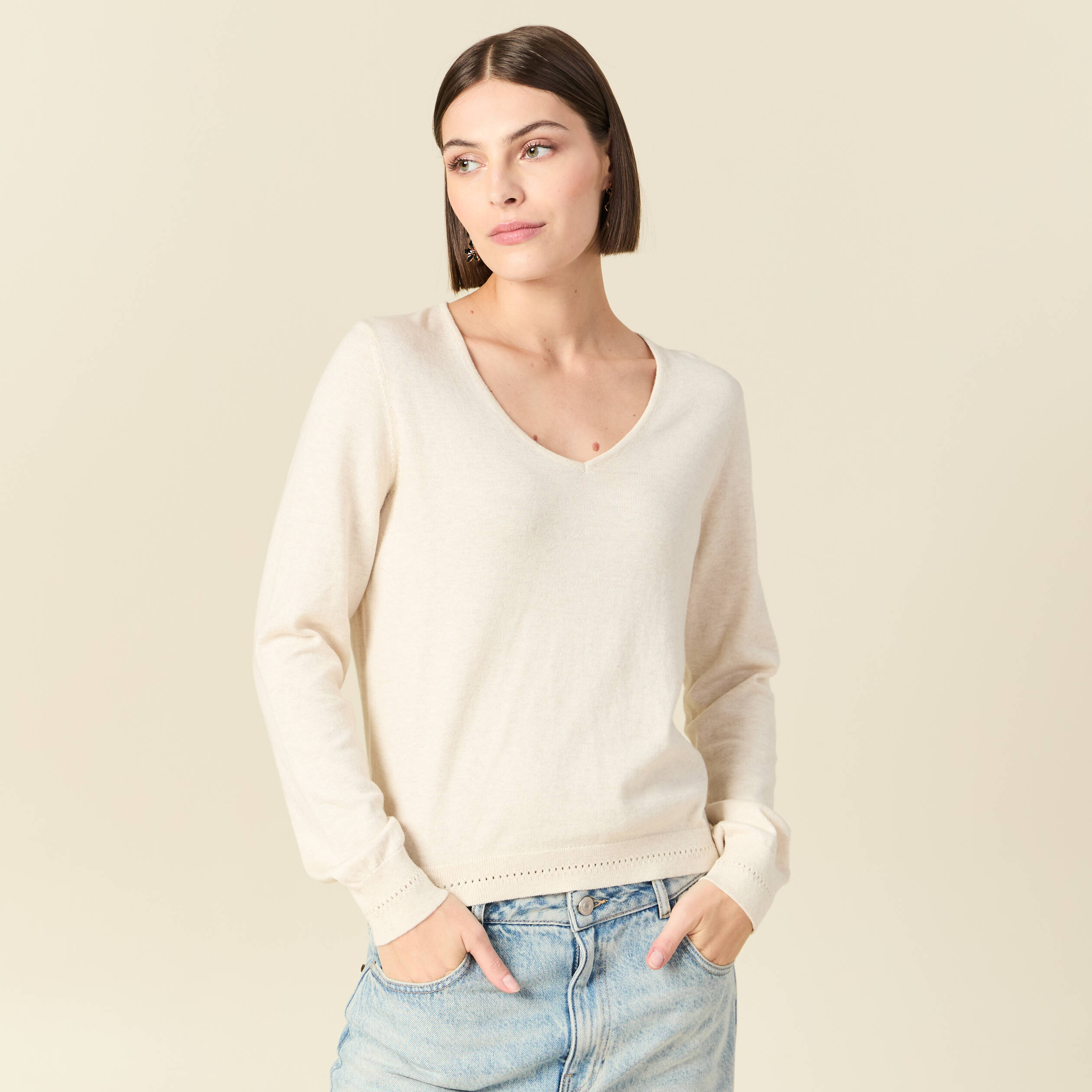 Pull col v manches longues en coton creme femme
