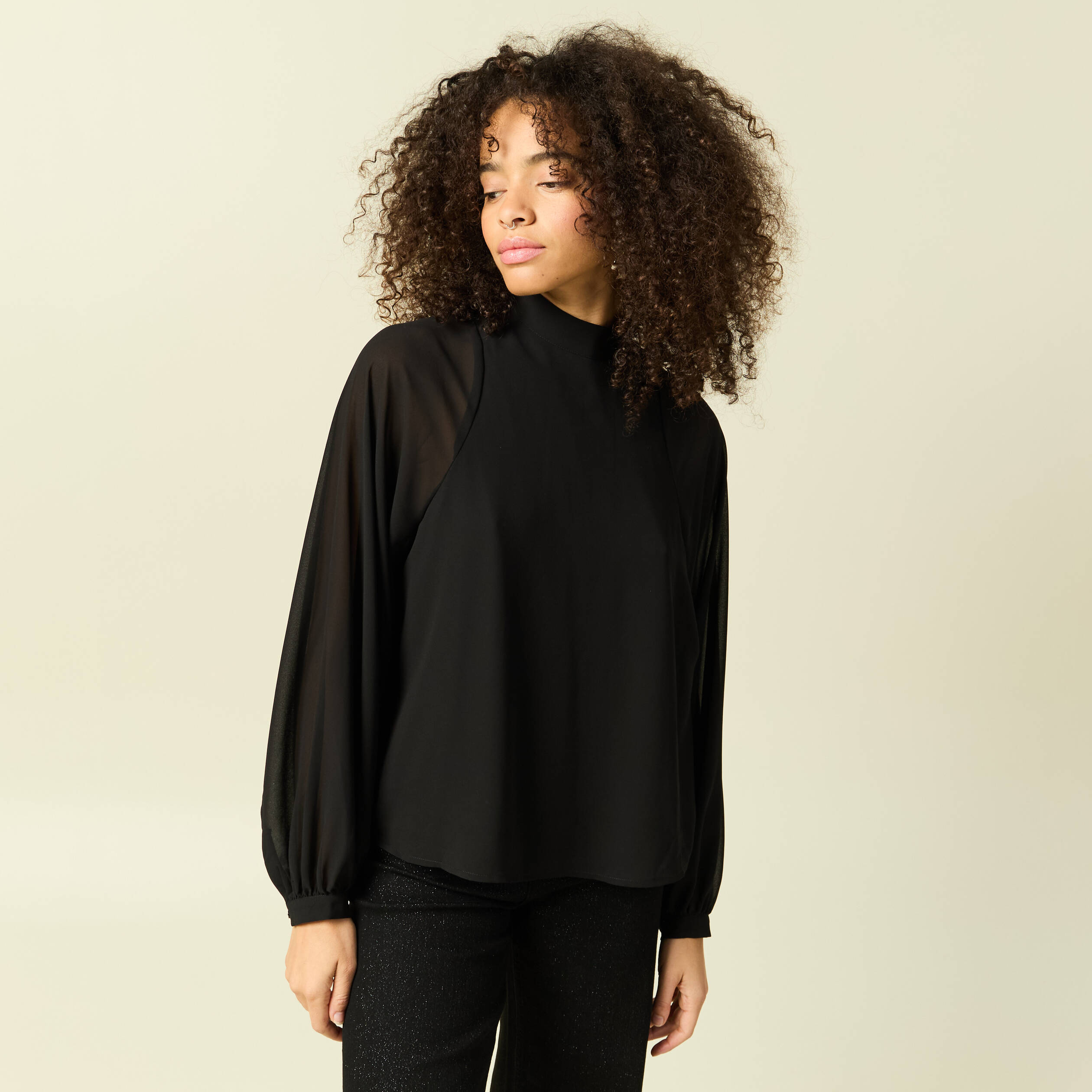 Blouse oversize col montant doubl&eacute;e noir femme