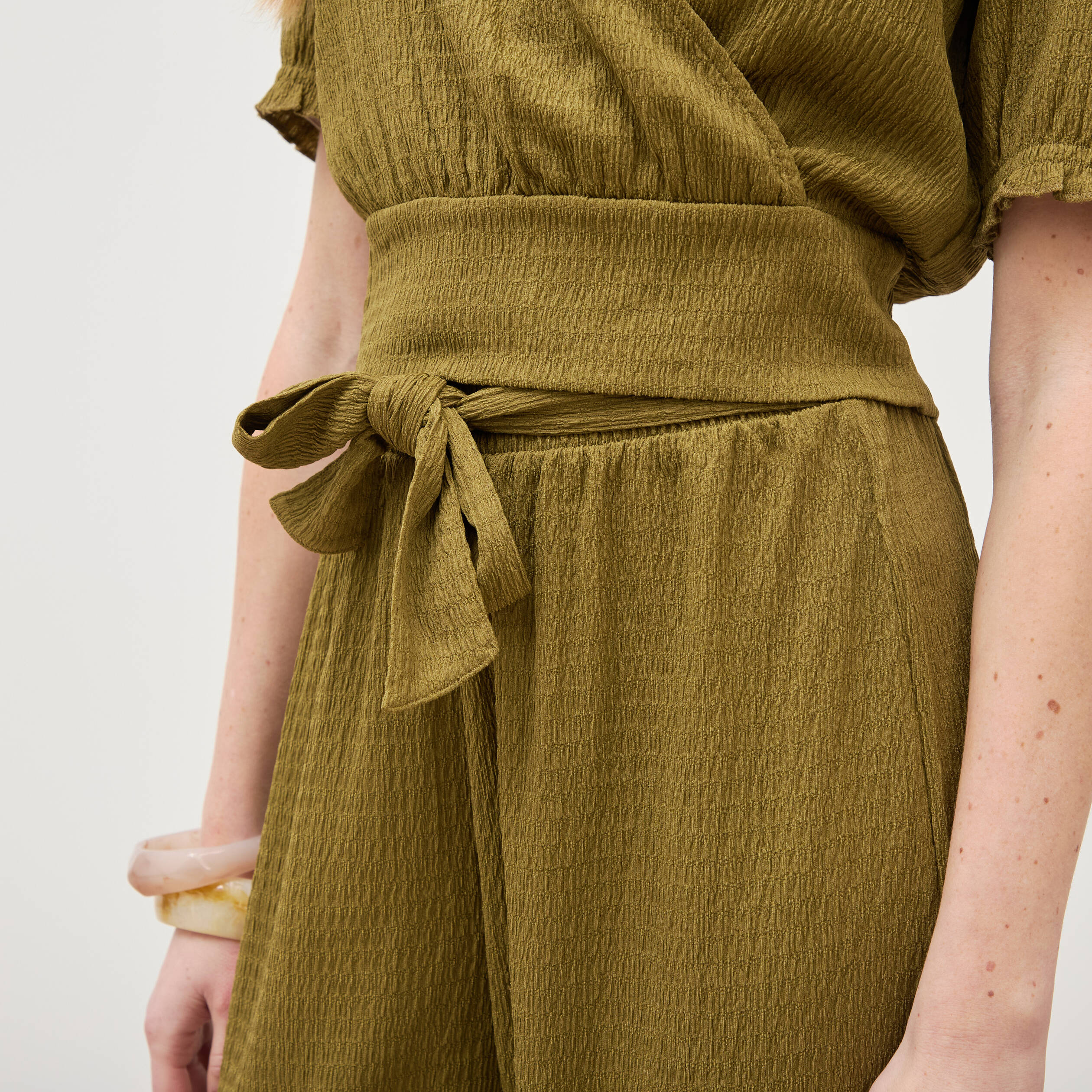 Pantalon loose avec ceinture vert kaki femme