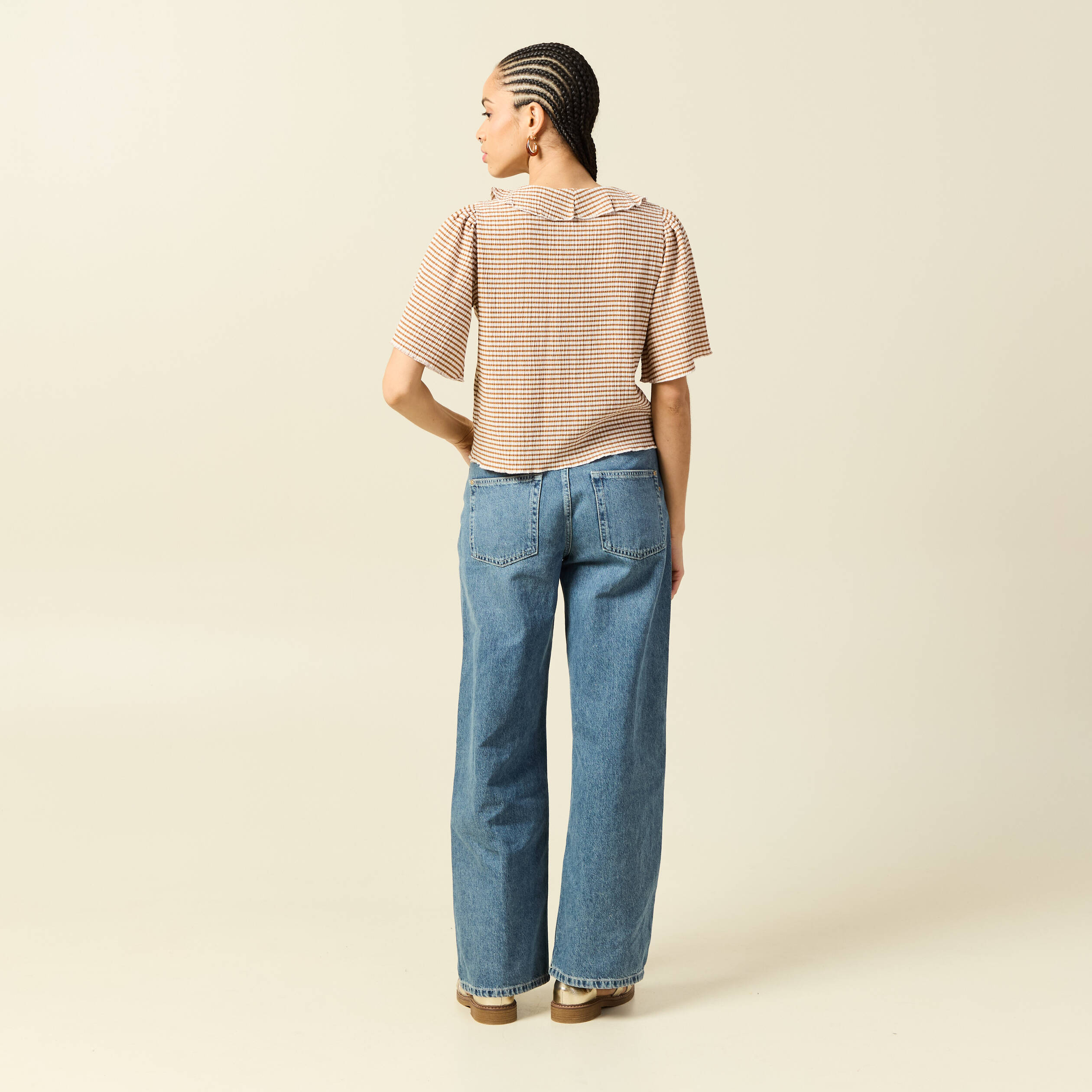 T-shirt col V &agrave; volants manches courtes marron clair femme