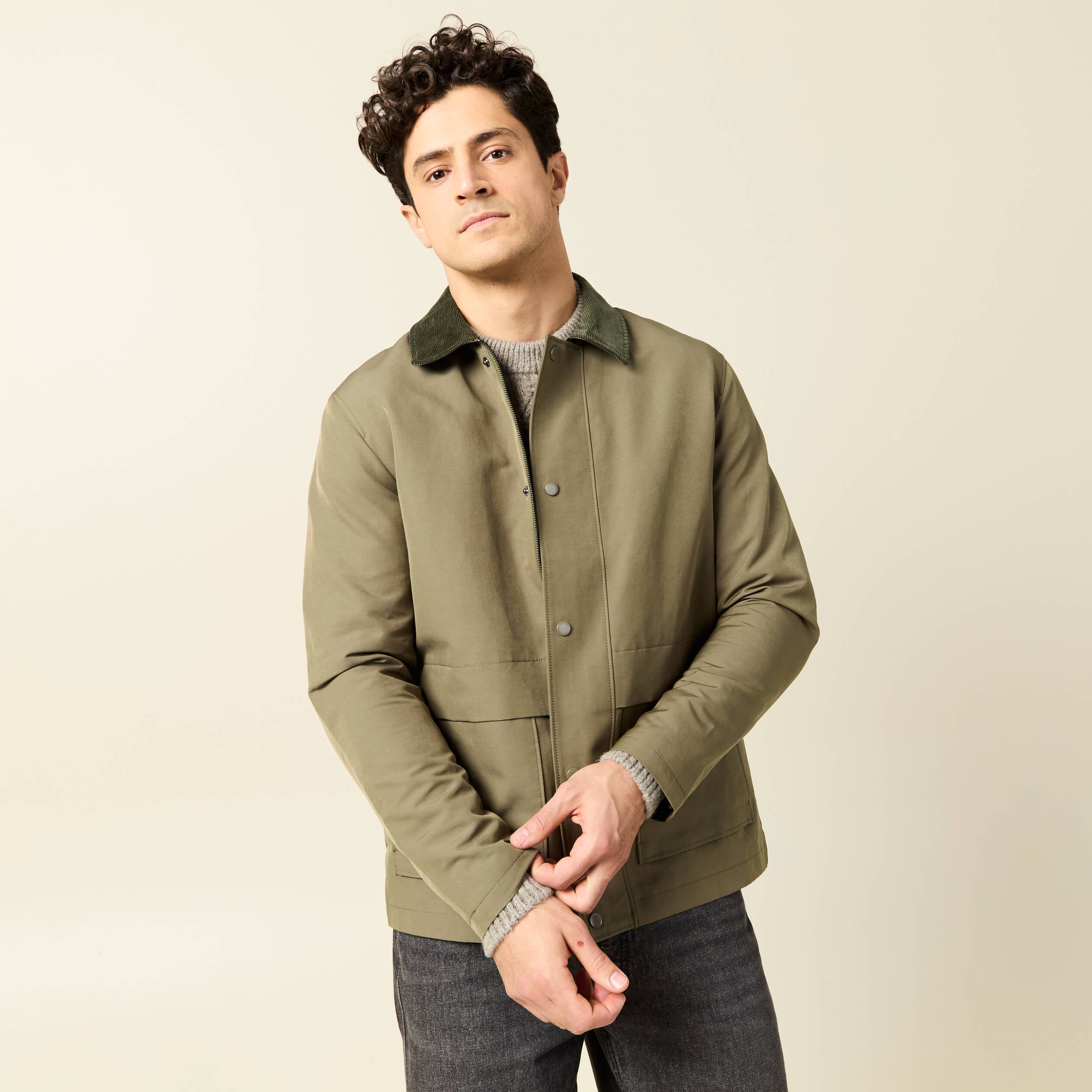 Veste d&eacute;perlante boutonn&eacute;e vert kaki homme