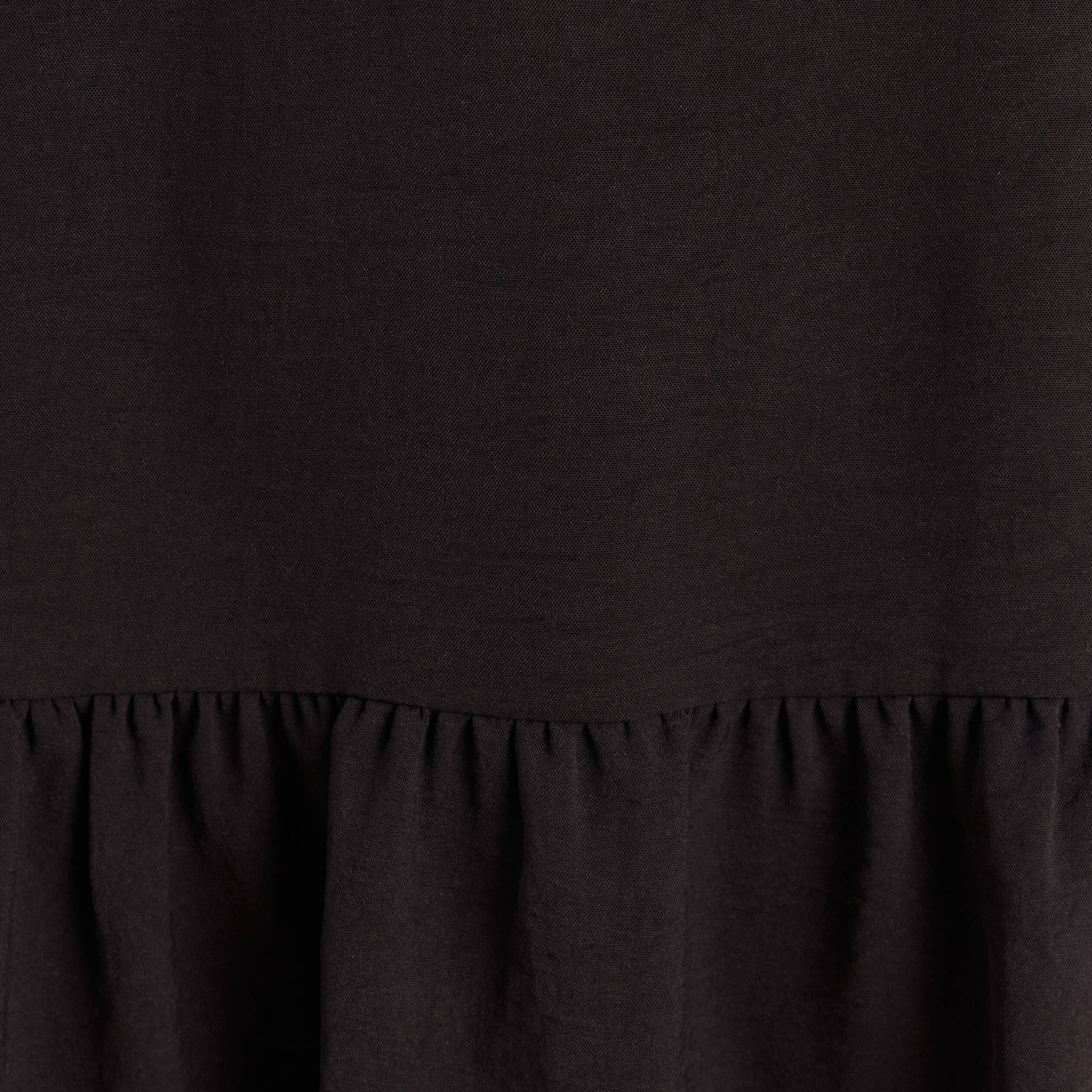 Robe courte &eacute;vas&eacute;e col v manches longues noir femme