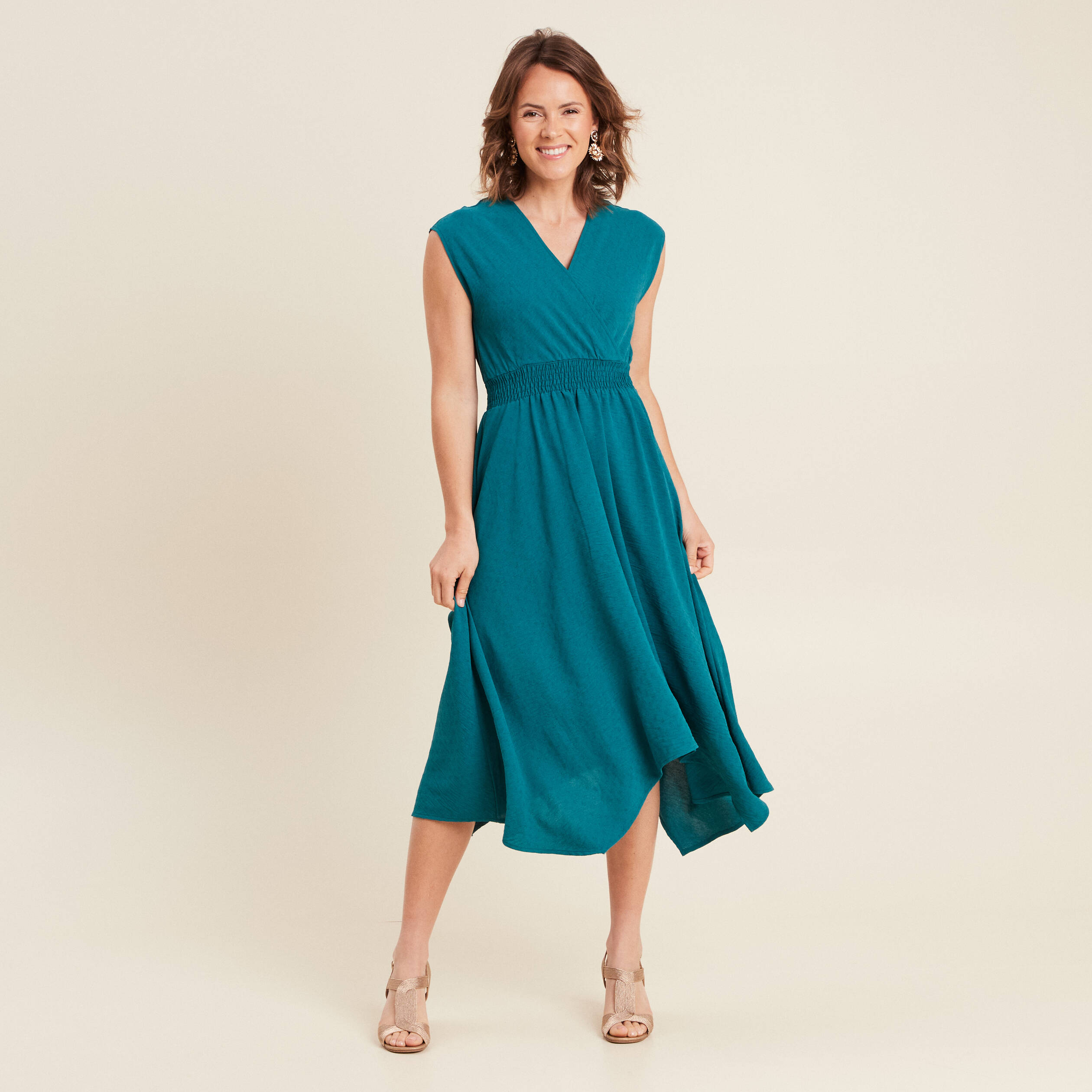 Robe &eacute;vas&eacute;e taille smock&eacute;e vert femme