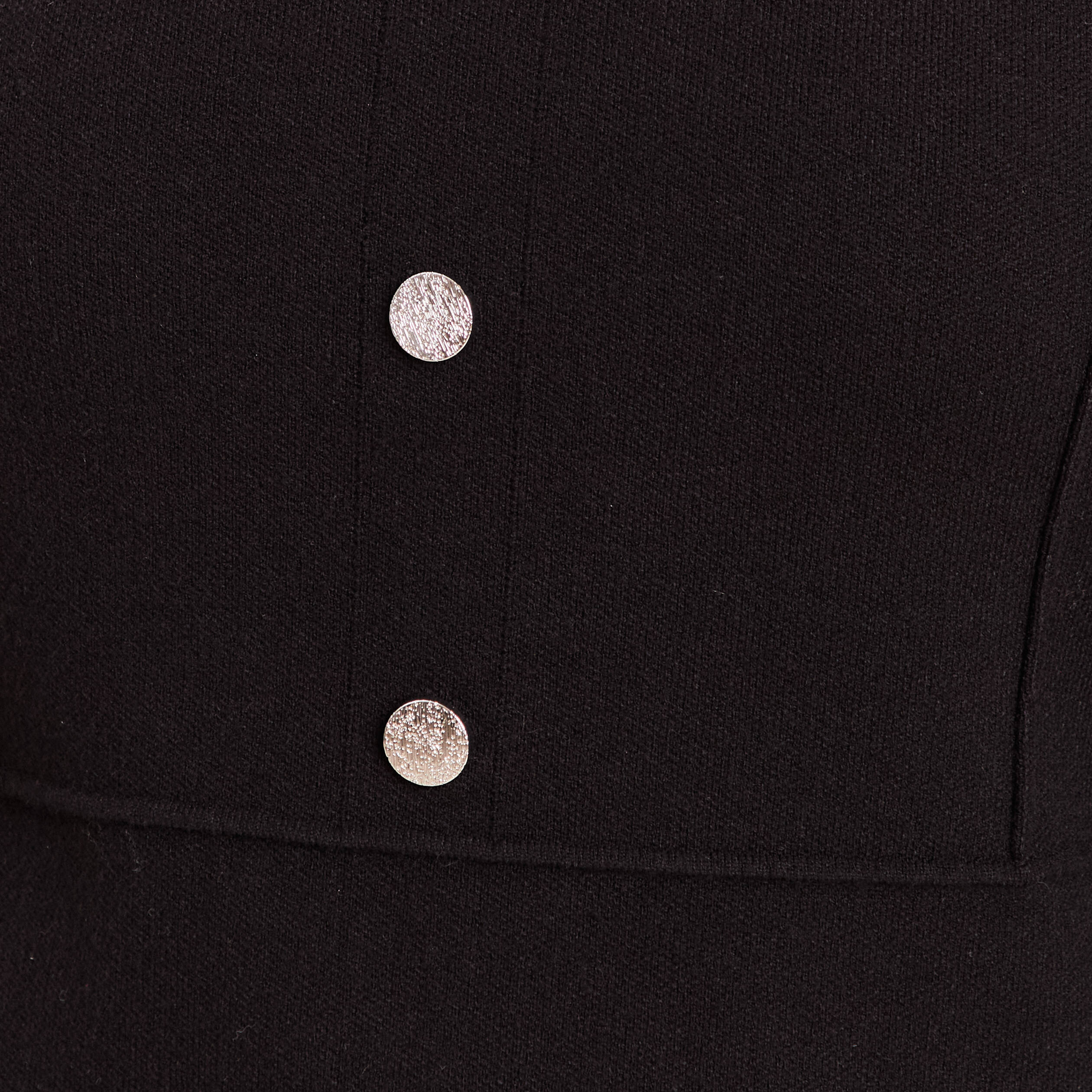 Robe courte &eacute;vas&eacute;e col v sans manches noir femme