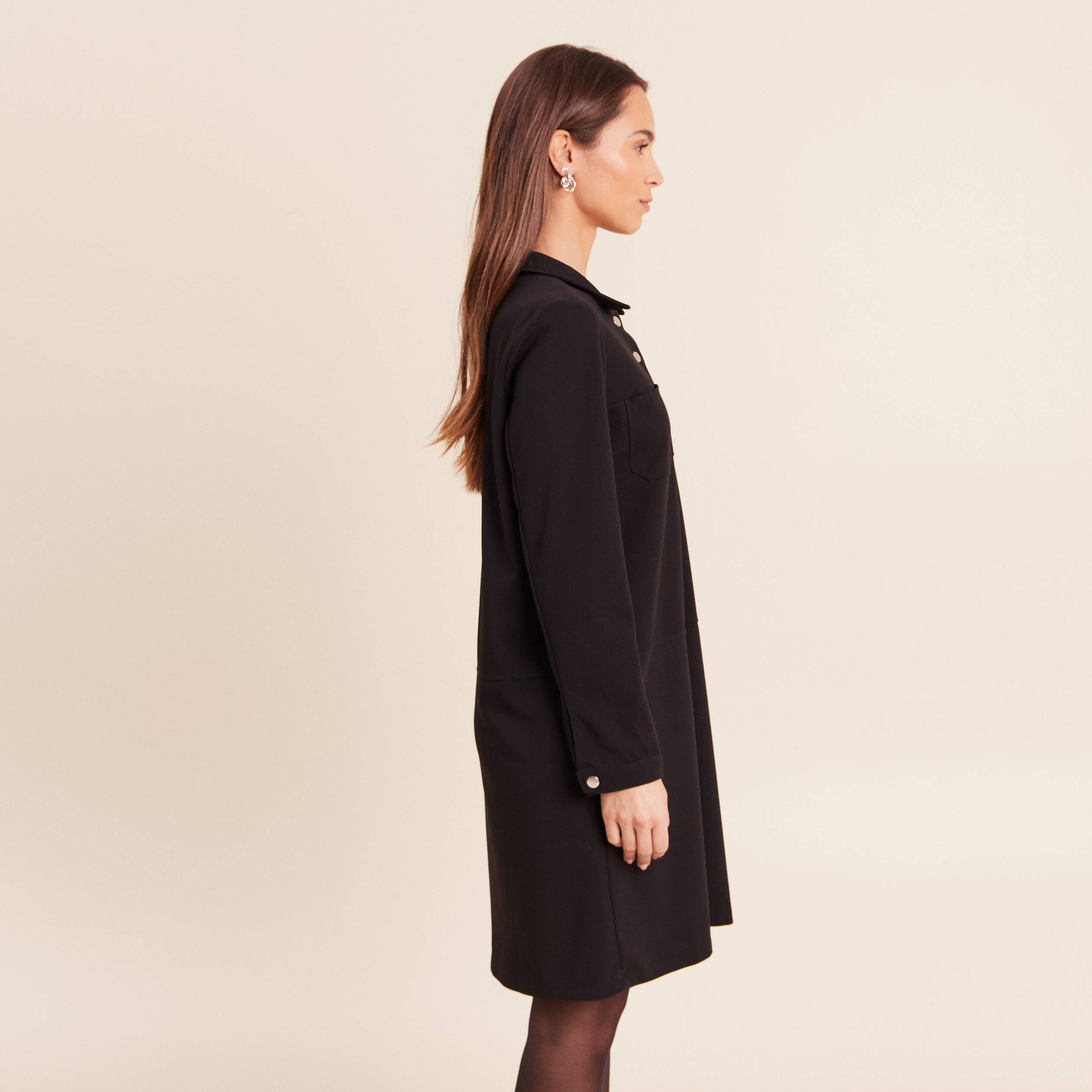 Robe droite courte en maille col chemise noir femme