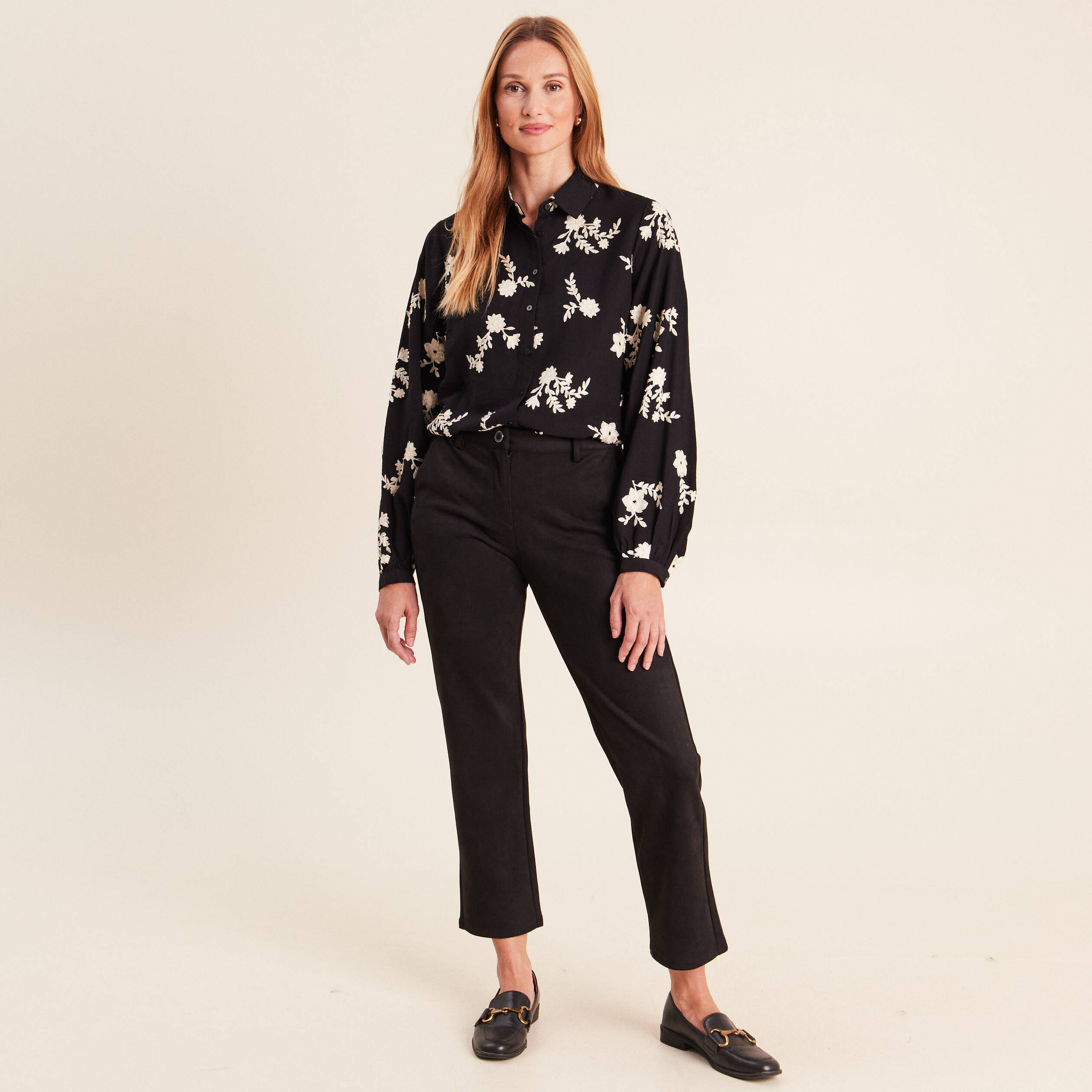 Chemise fluide brod&eacute;e manches longues noir femme