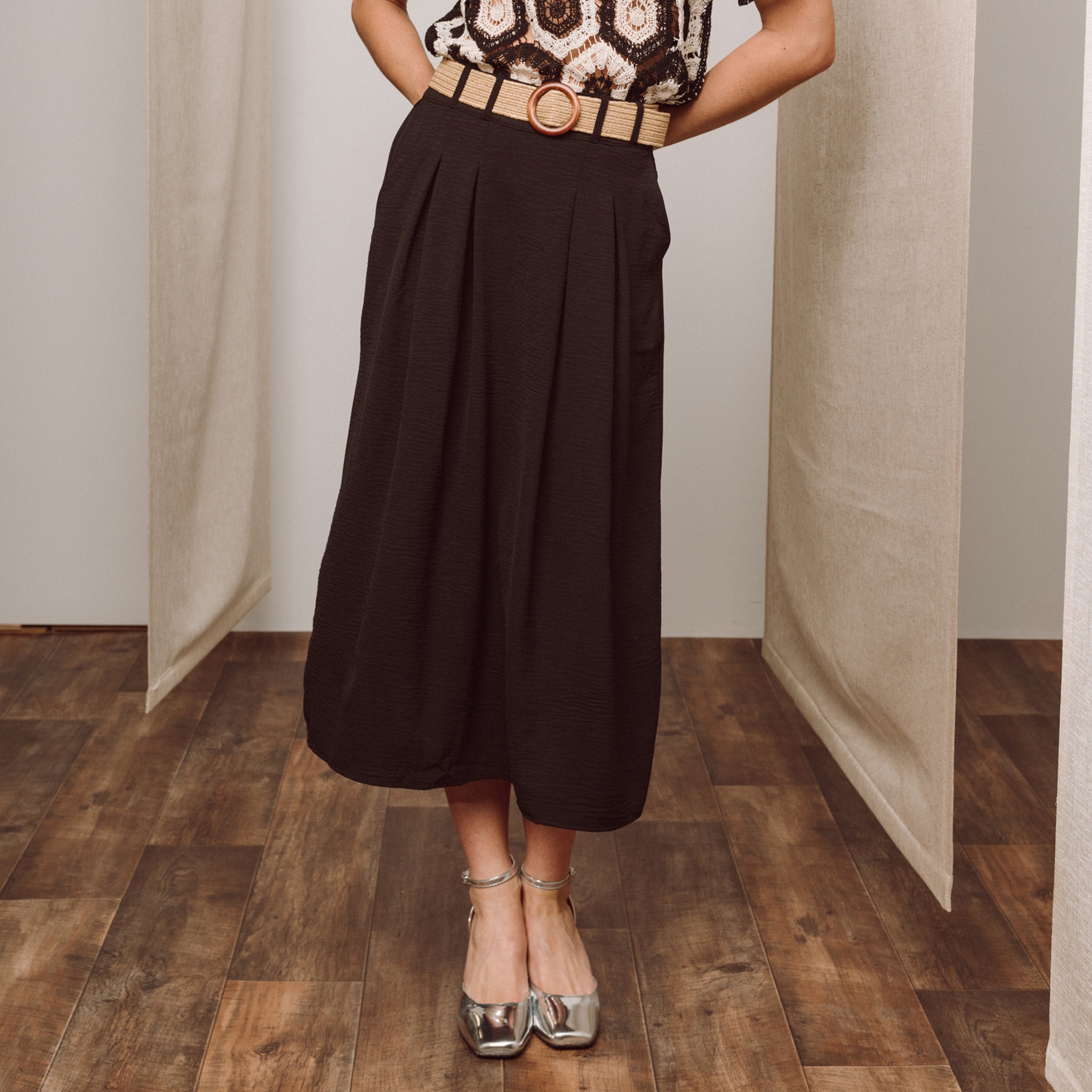 Jupe longue &eacute;vas&eacute;e ceintur&eacute;e noir femme