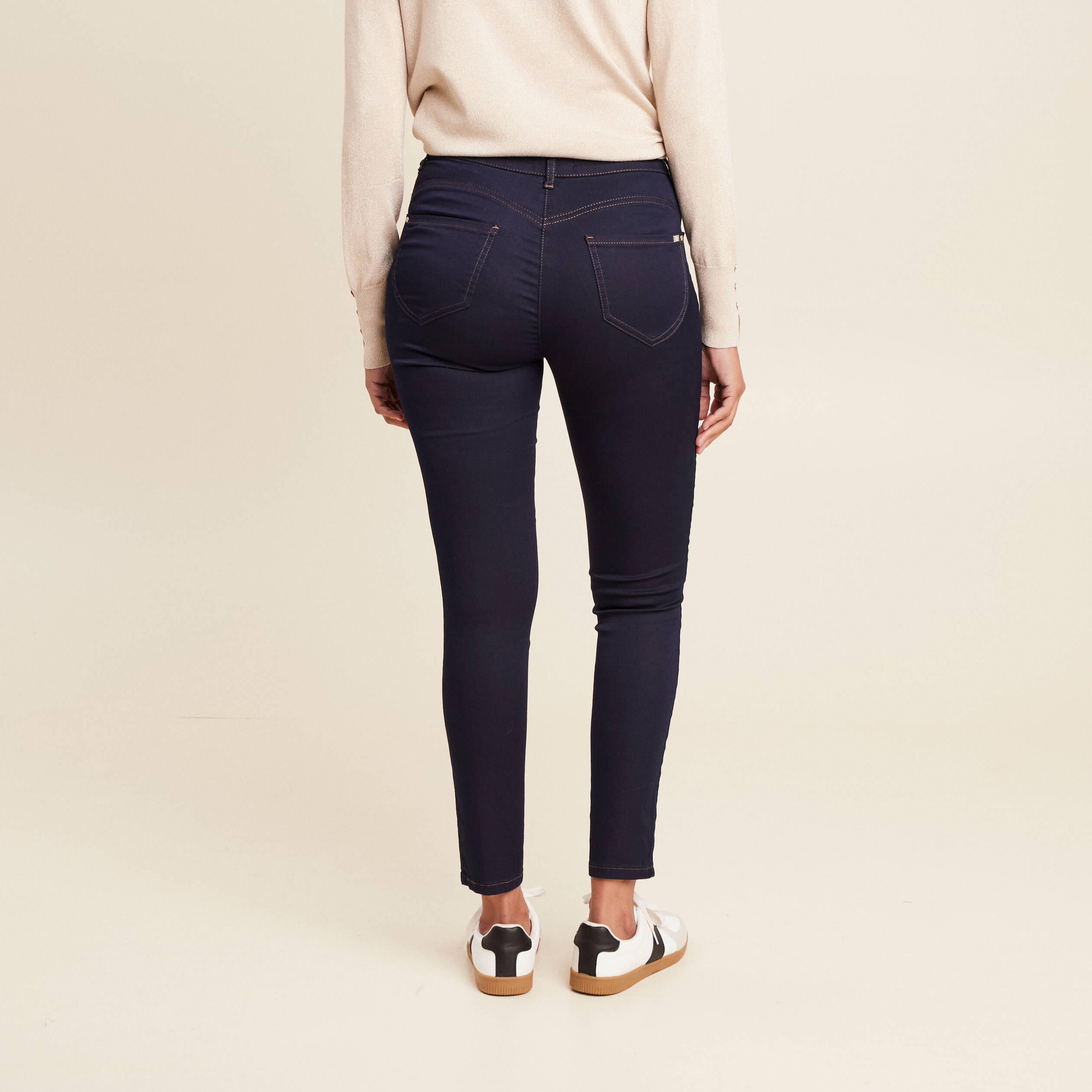 Jeans léger taille standard 7/8ème denim brut femme