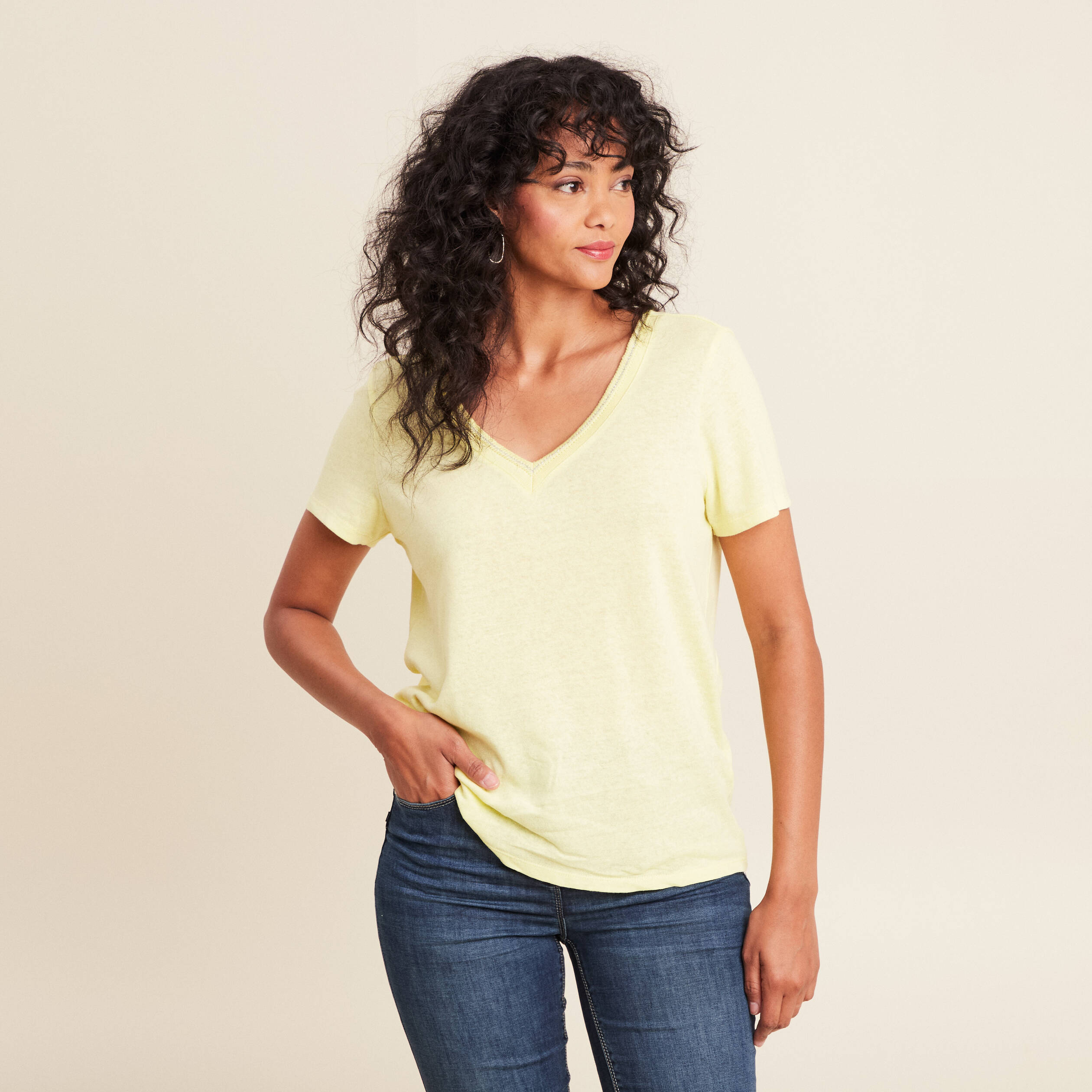 t shirt manches courtes col en v jaune clair femme T-shirt manches courtes col en V jaune clair femme