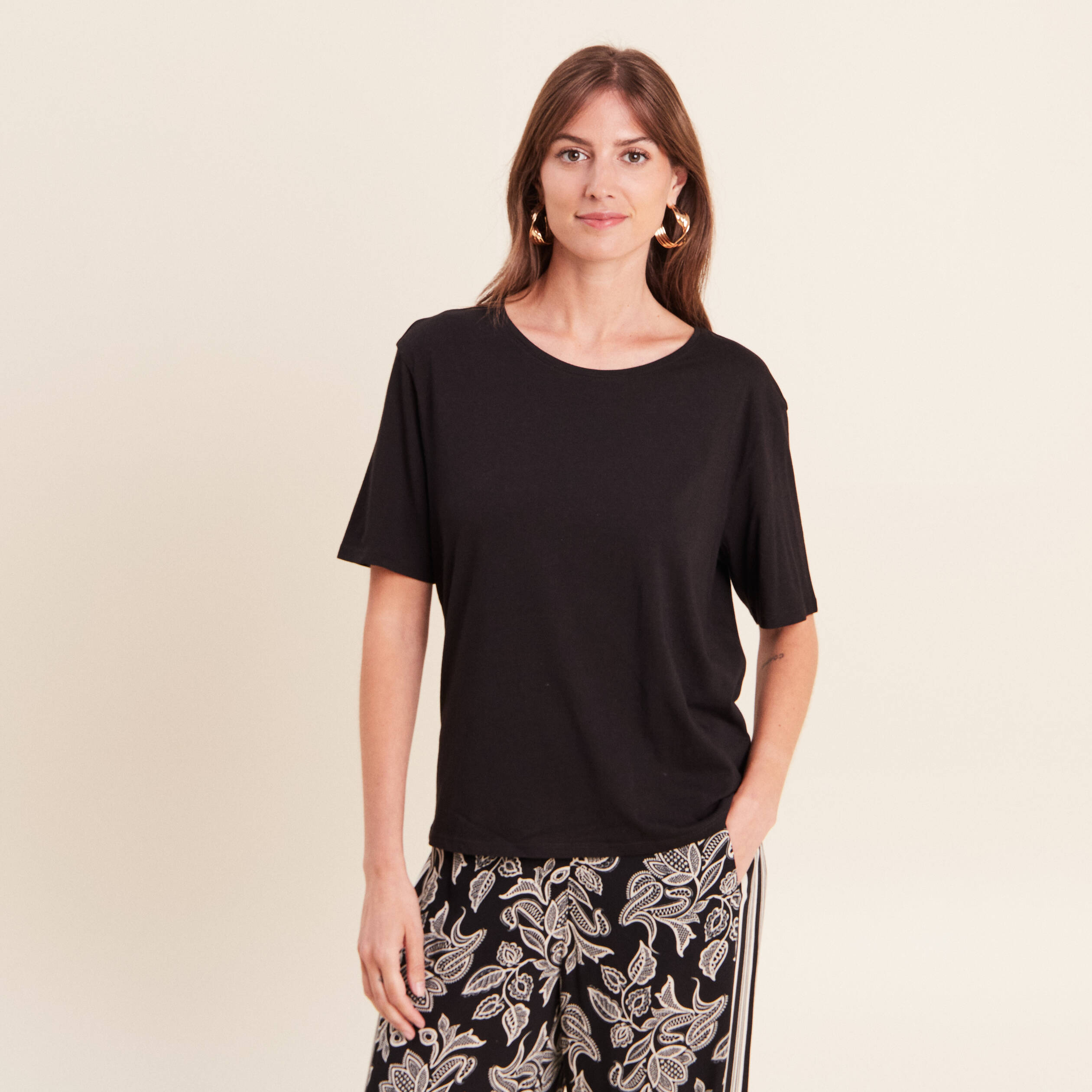 T-shirt col rond manches courtes noir femme
