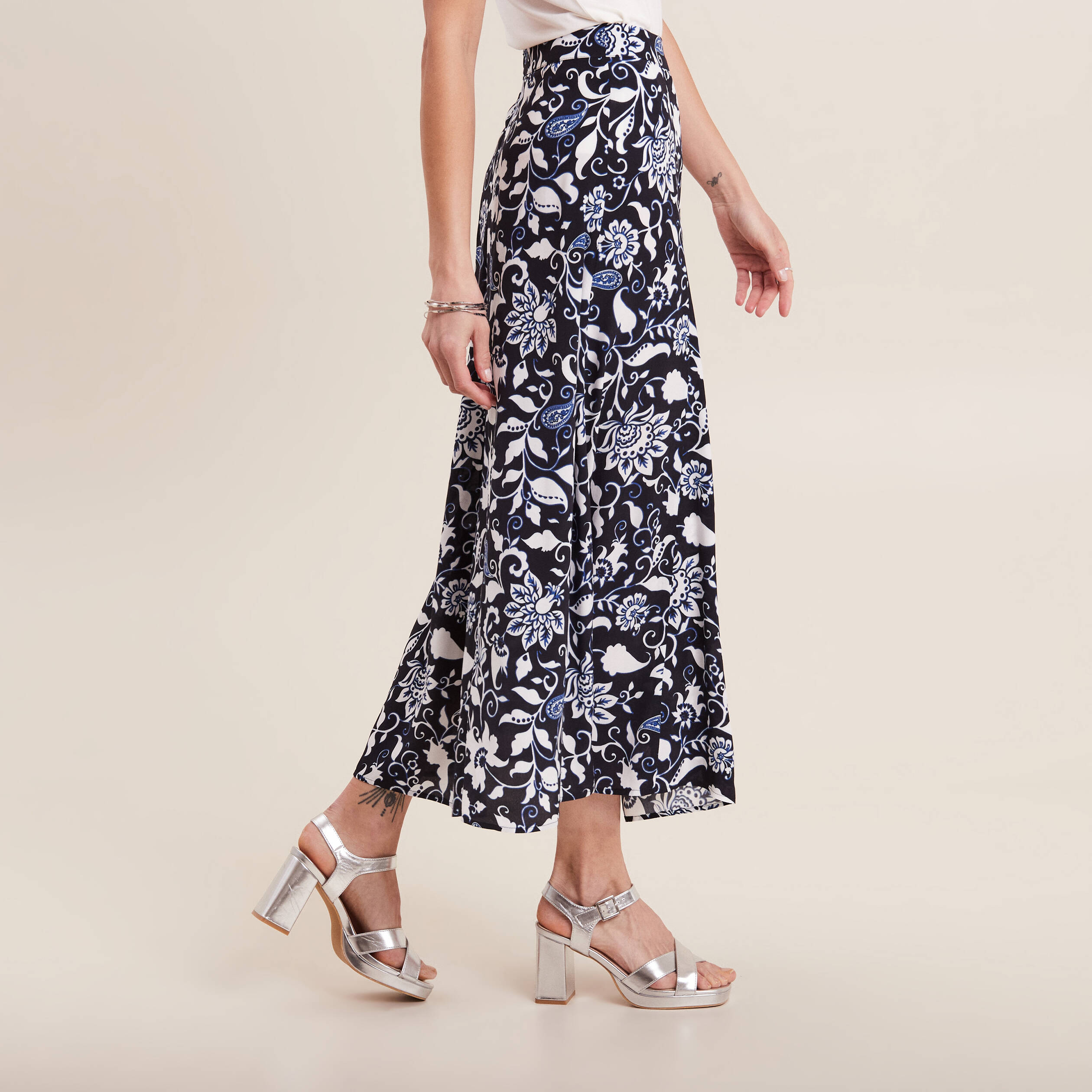 jupe longue evasee bleu fonce femme Jupe longue évasée bleu foncé femme