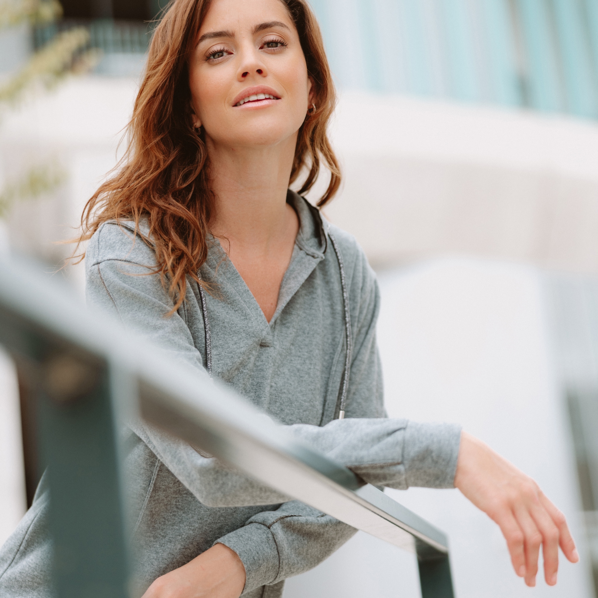 Sweat maille l&eacute;g&egrave;re manches longues gris clair femme