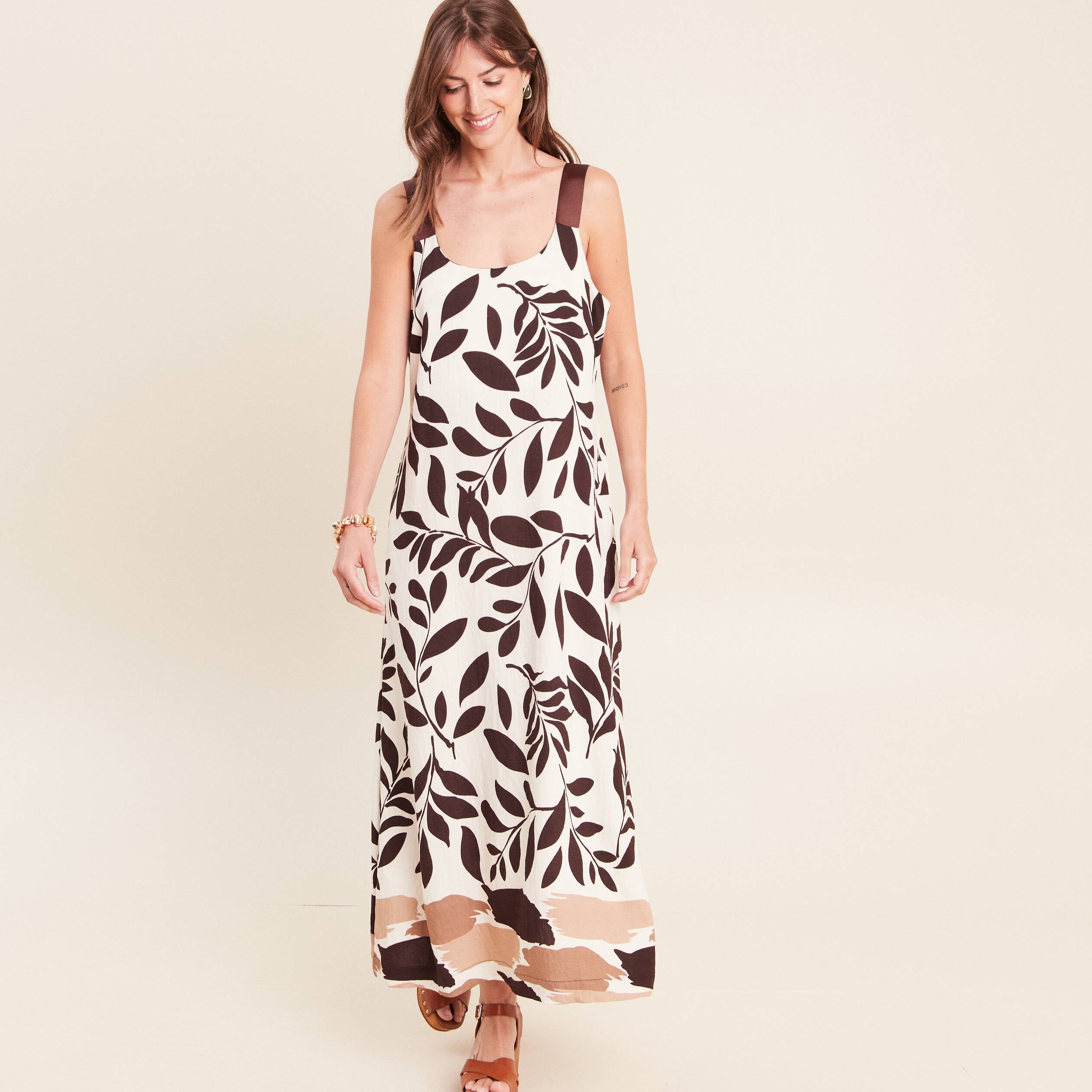 Robe longue &eacute;vas&eacute;e col rond &agrave; bretelles noir femme