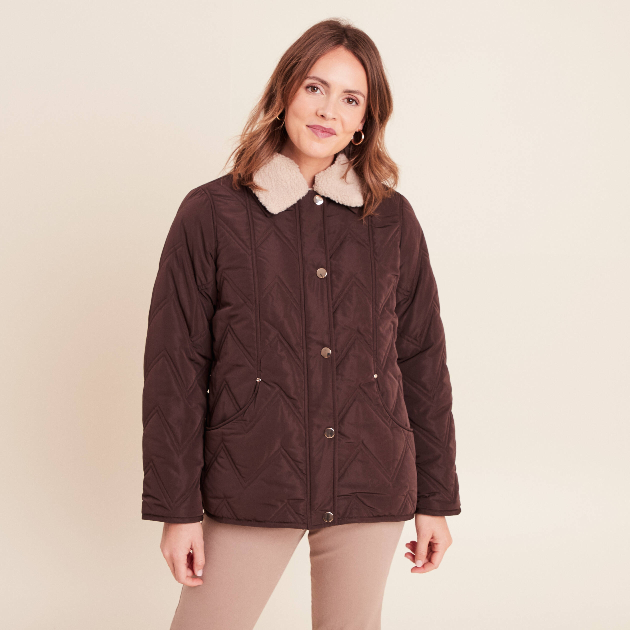 Doudoune courte doubl&eacute;e col amovible marron fonc&eacute; femme