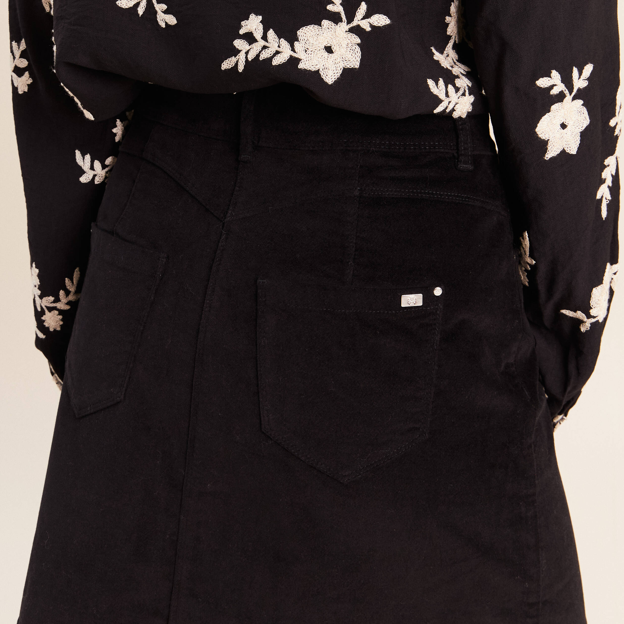 Jupe courte trap&egrave;ze en velours noir femme
