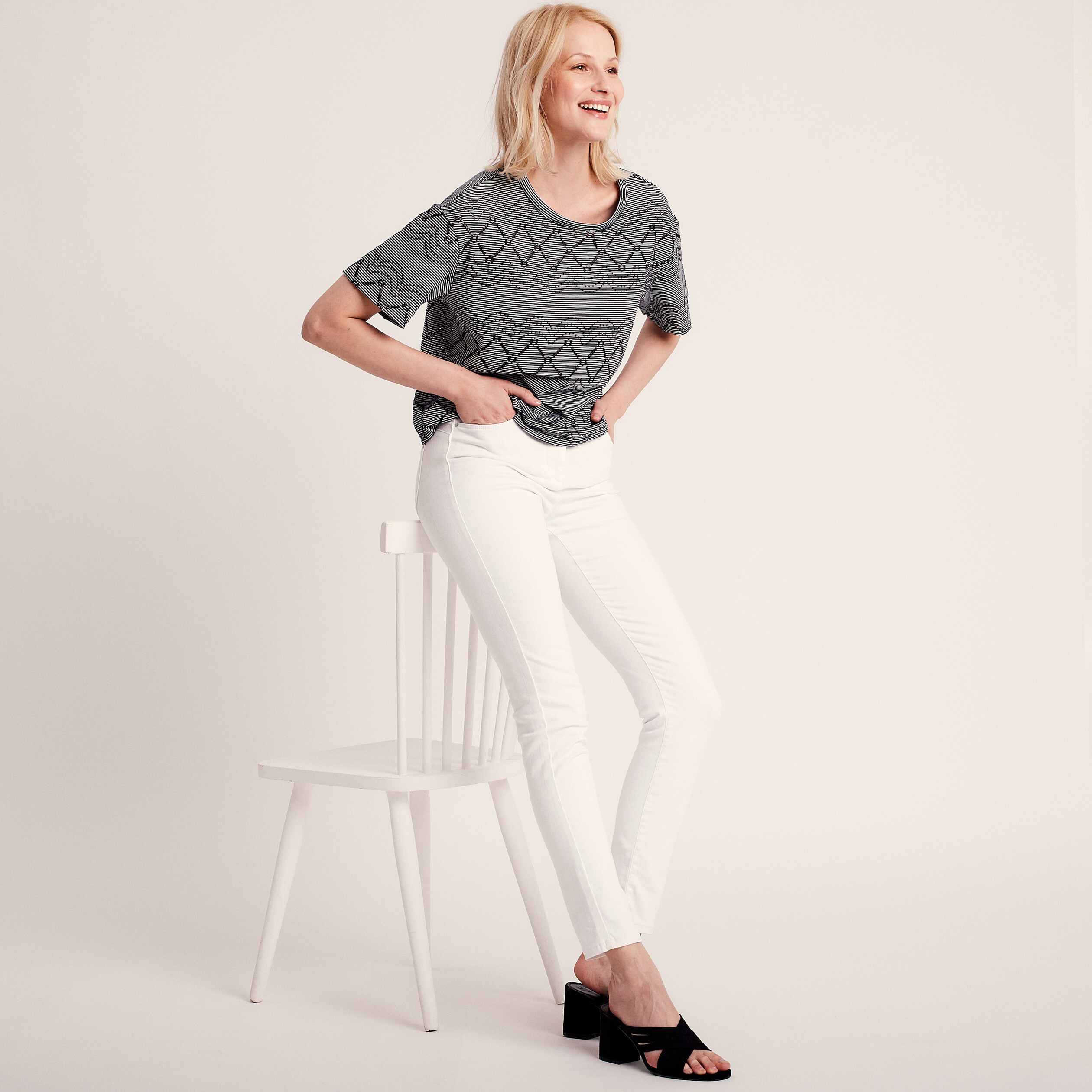 T-shirt manches courtes ajouré bleu marine femme
