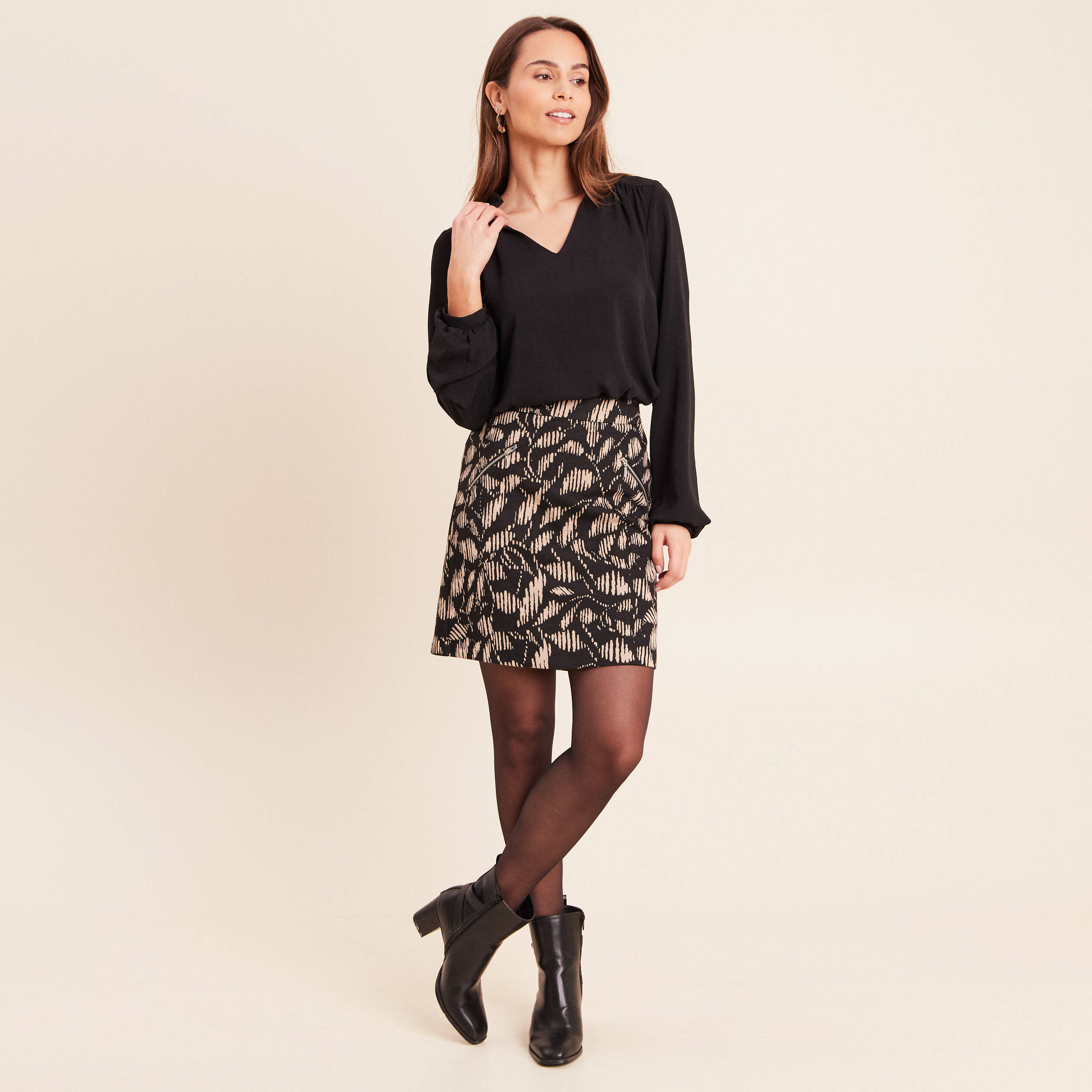 Blouse col v manches longues fluide noir femme