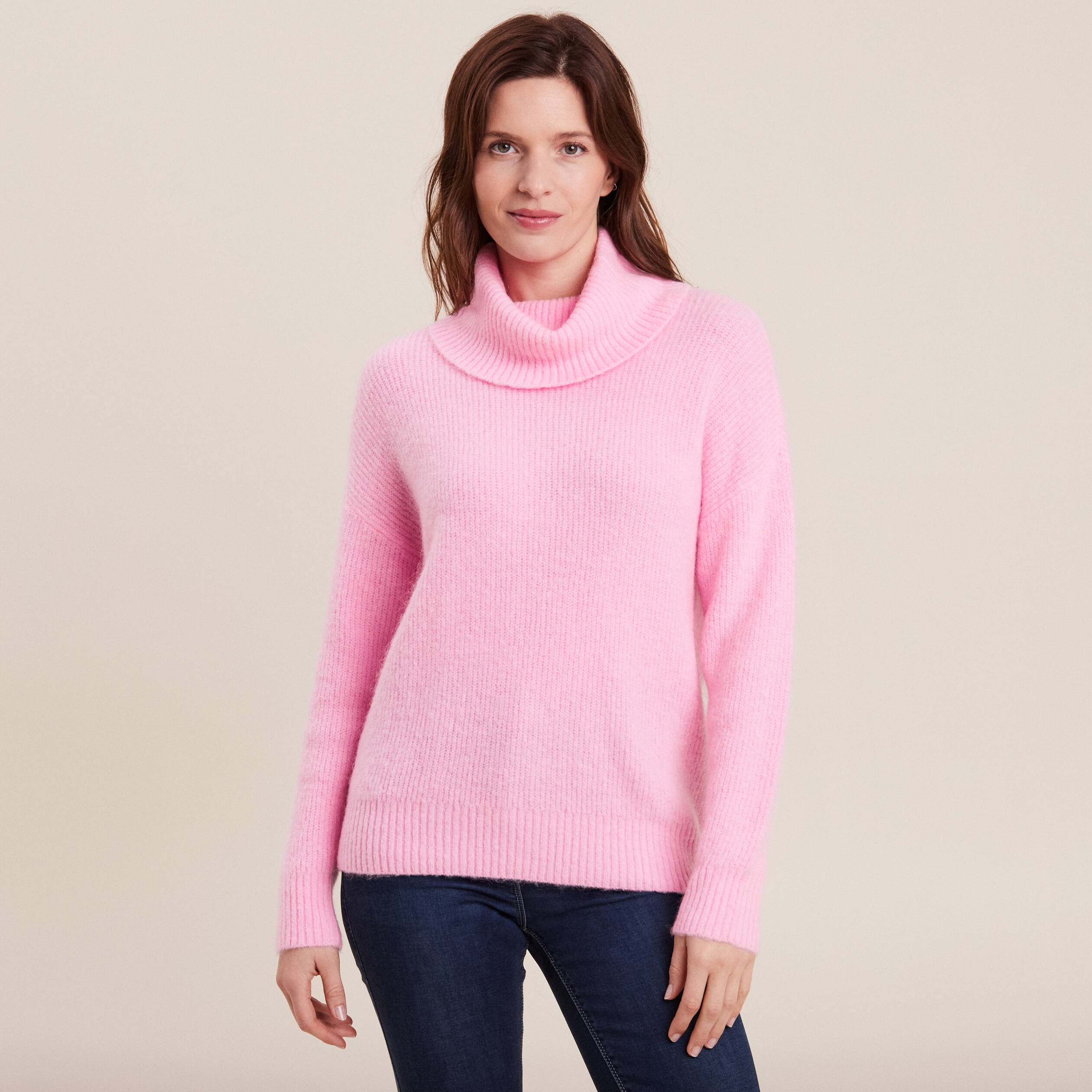 Pull manches longues col roulé rose vif femme