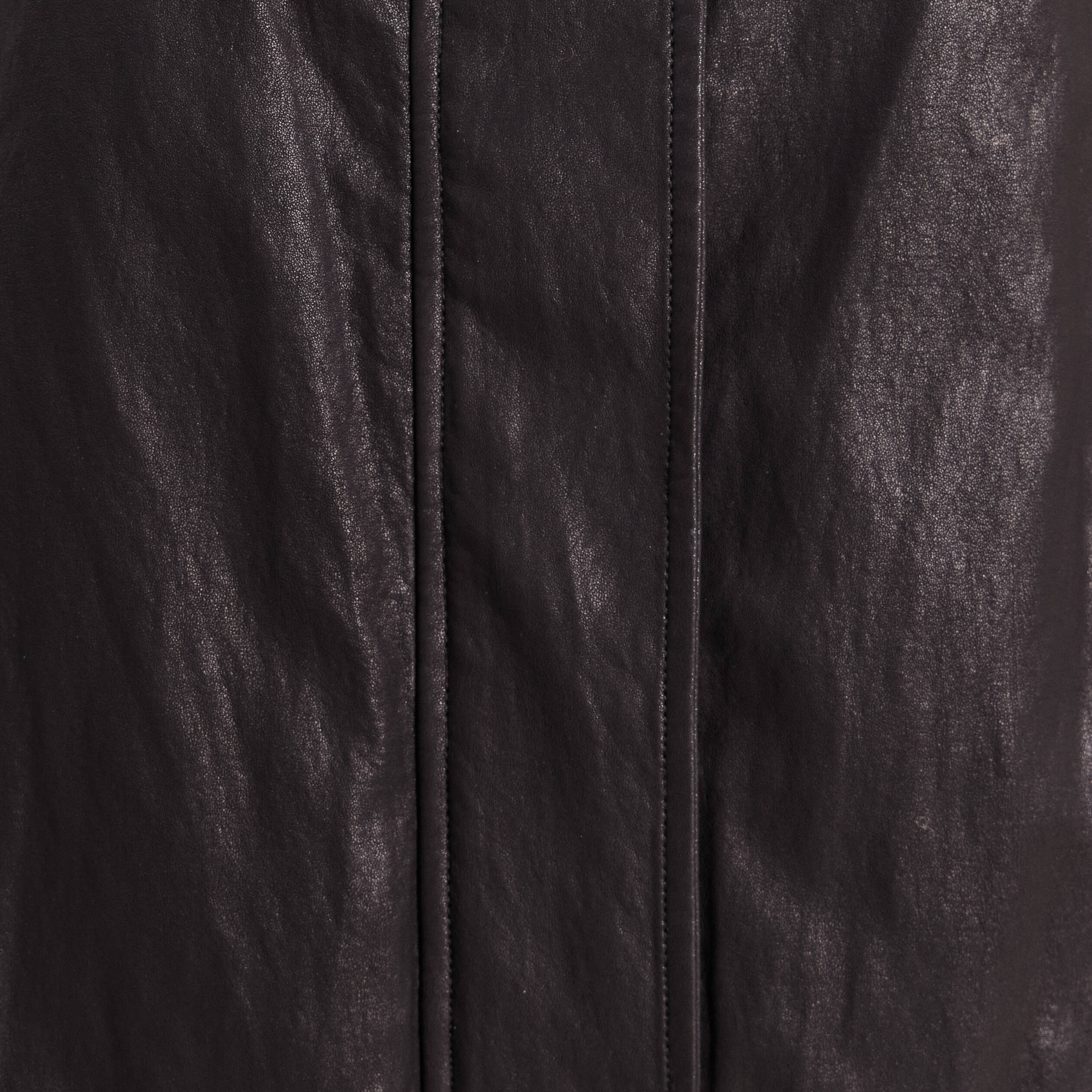 Blouson capuche bas resserr&eacute; similicuir noir femme
