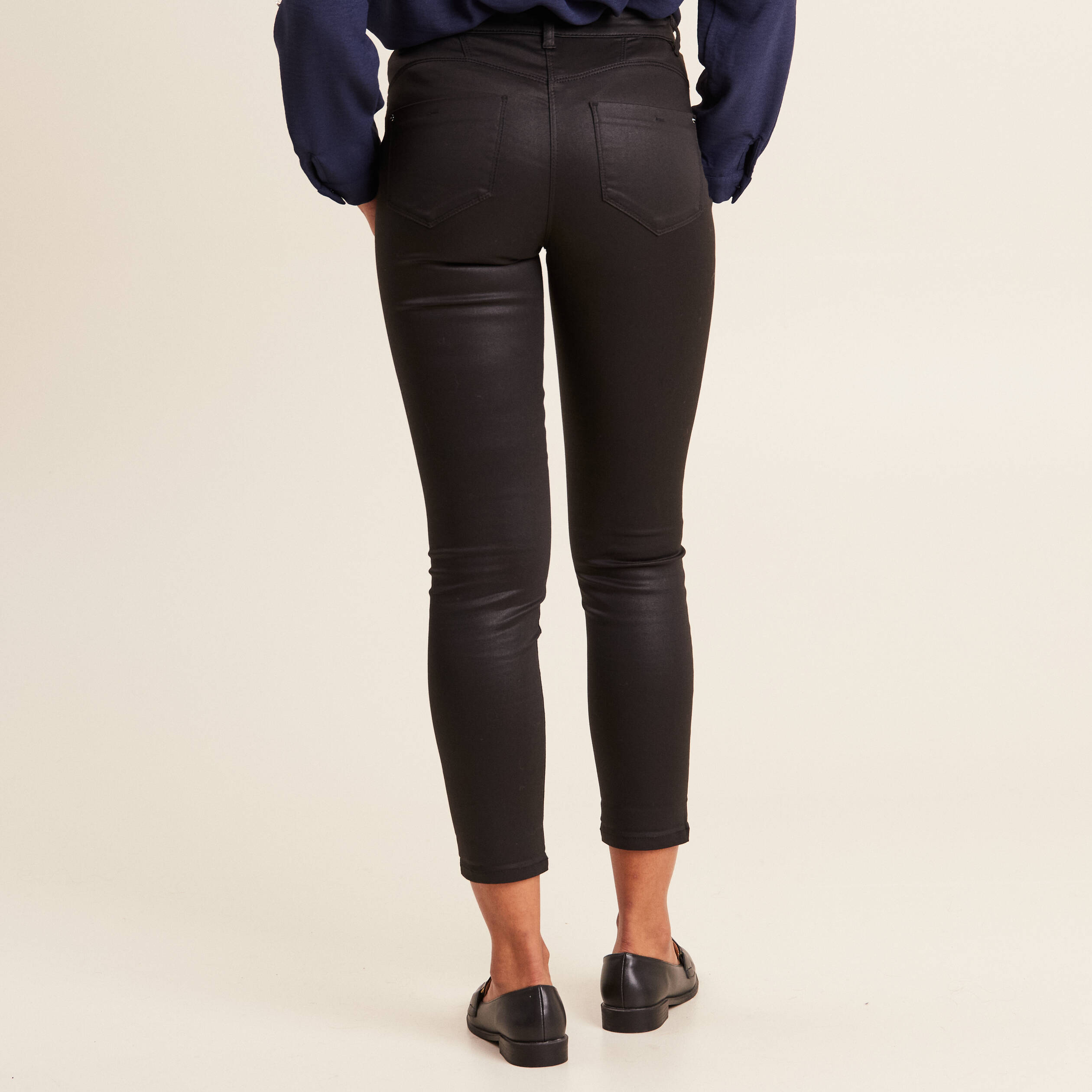 Pantalon ajusté enduit 7/8ème noir femme