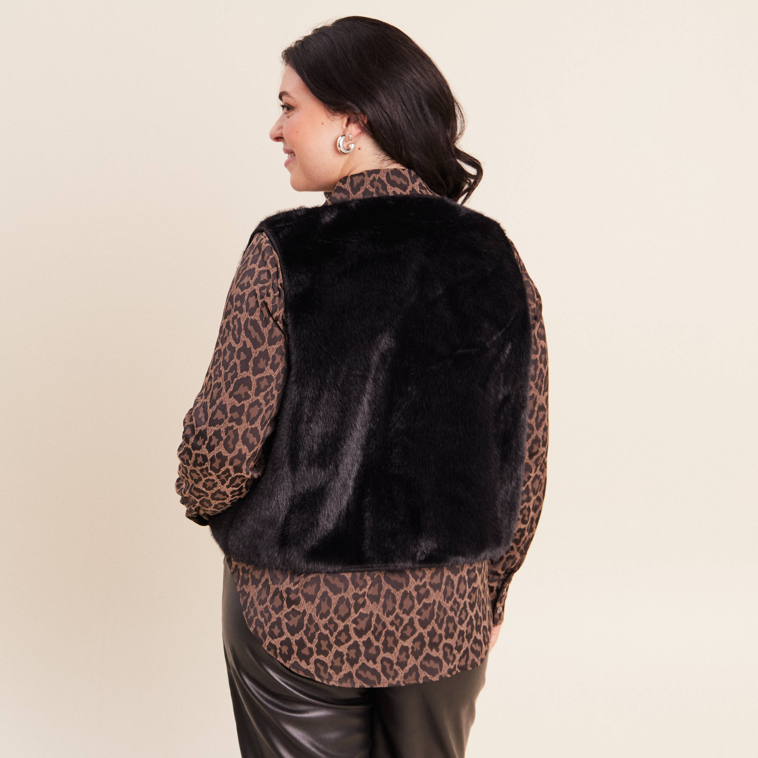 Gilet droit sans manches fausse fourrure noir femme