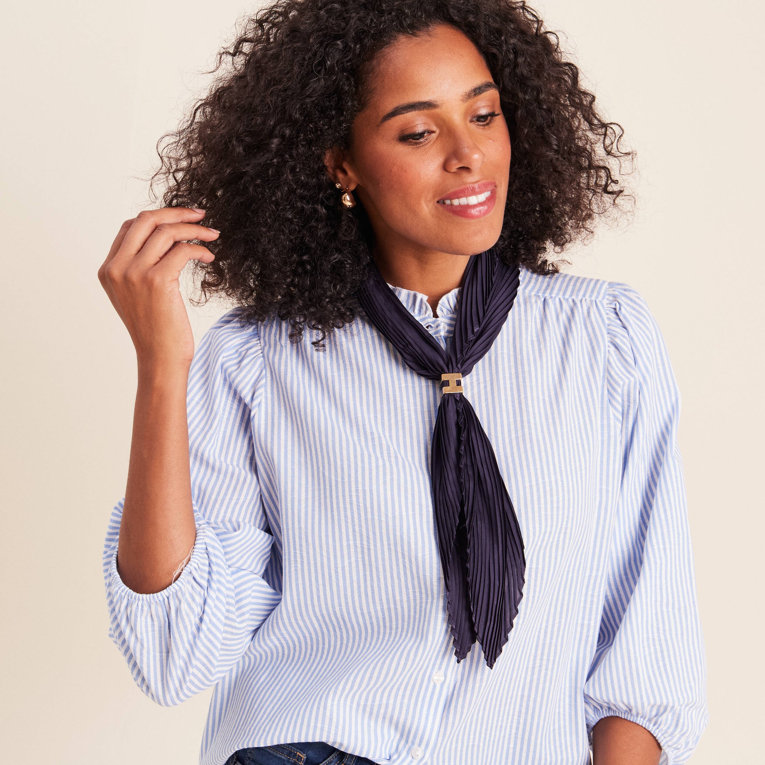 Foulard satin&eacute; bleu marine femme