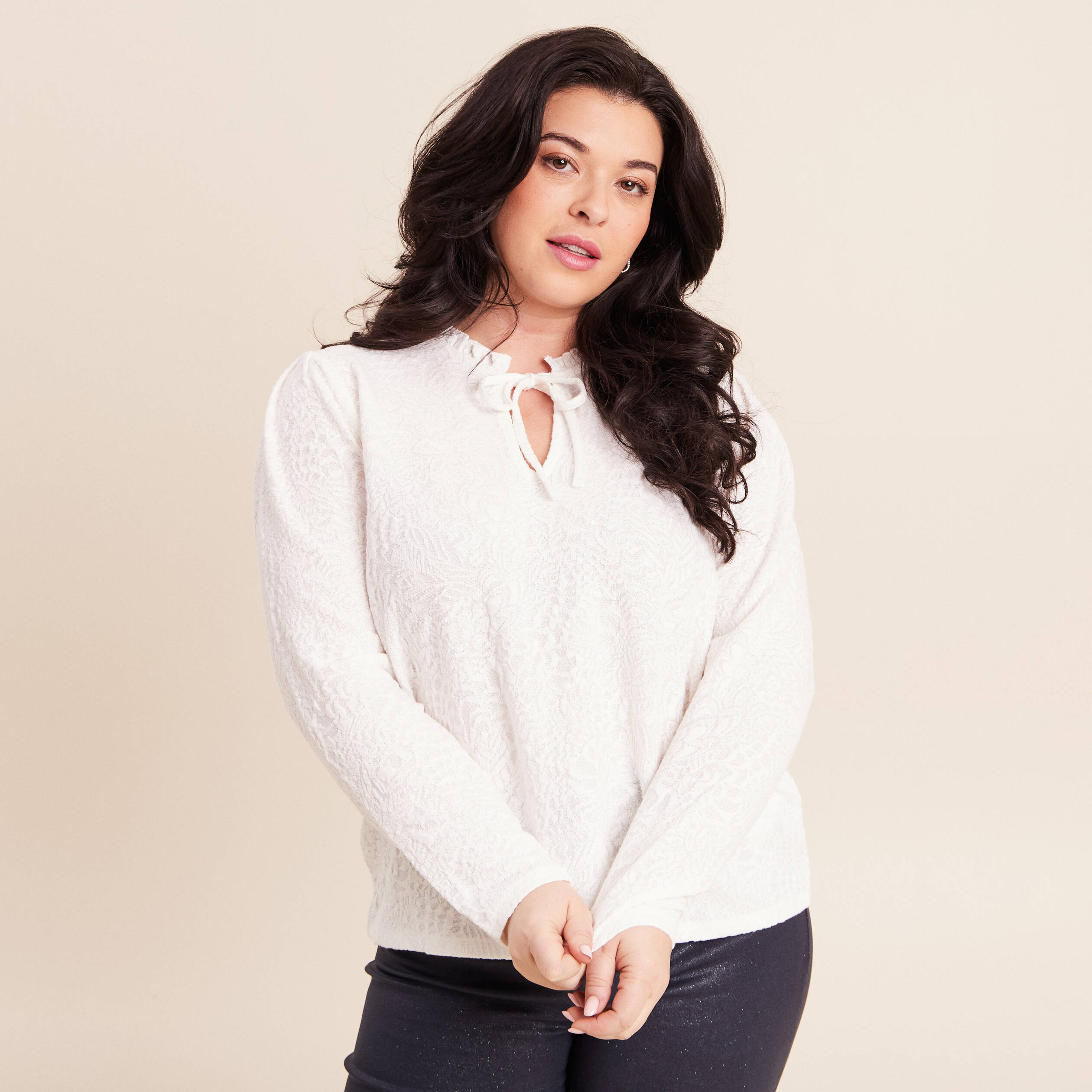 Blouse col rond nou&eacute; manches longues ecru femme