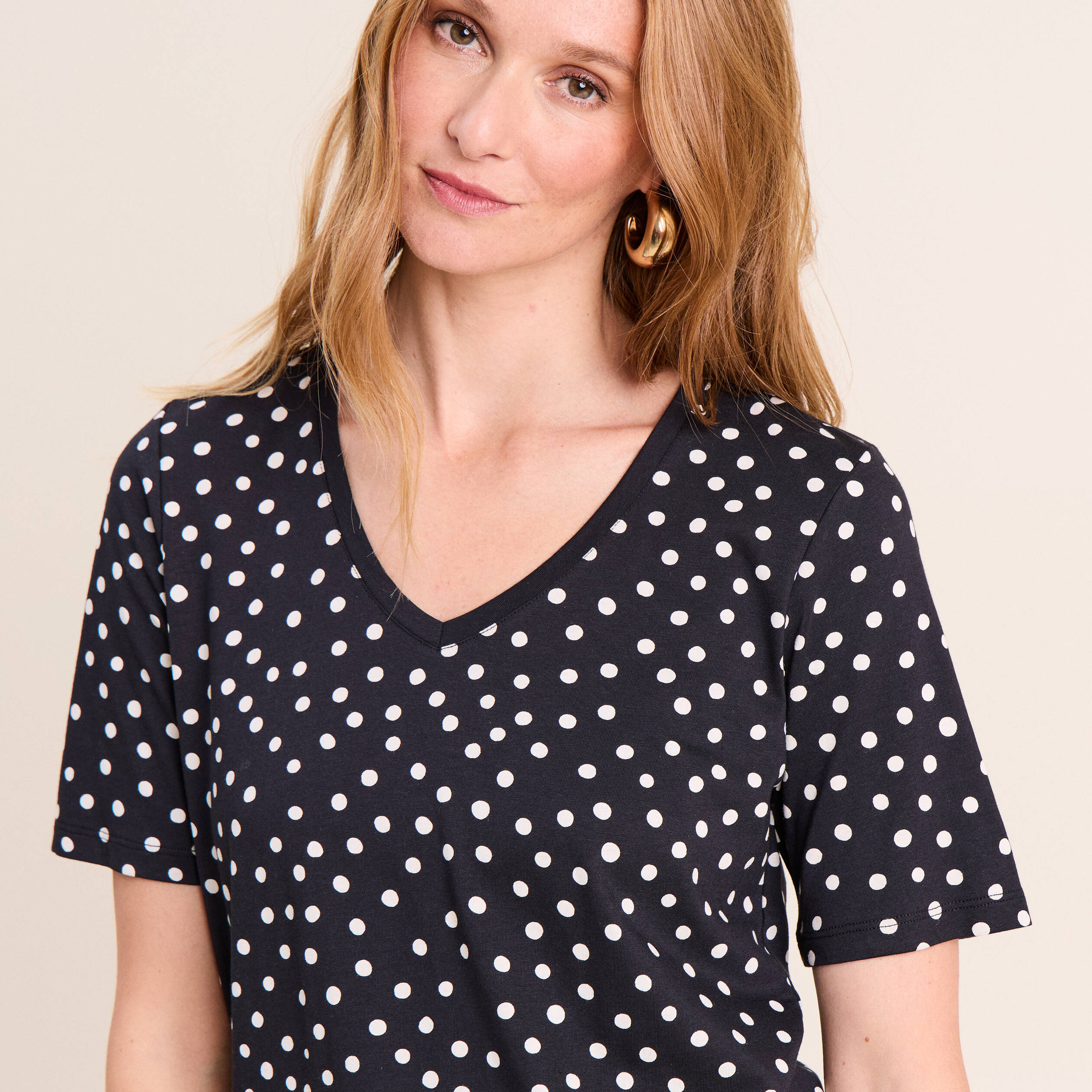 T-shirt droit col v manches courtes noir femme