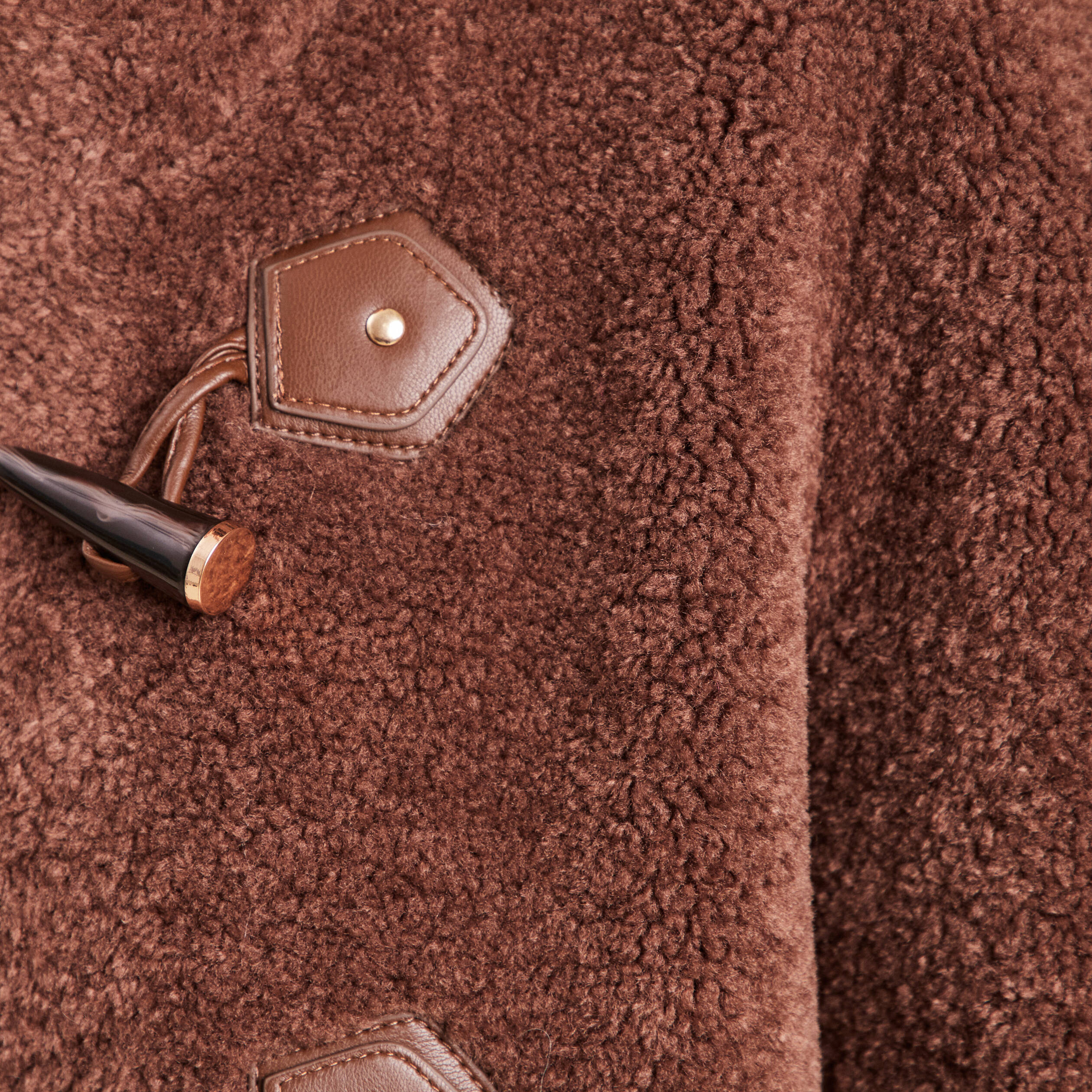 Manteau droit court en bouclette marron fonc&eacute; femme