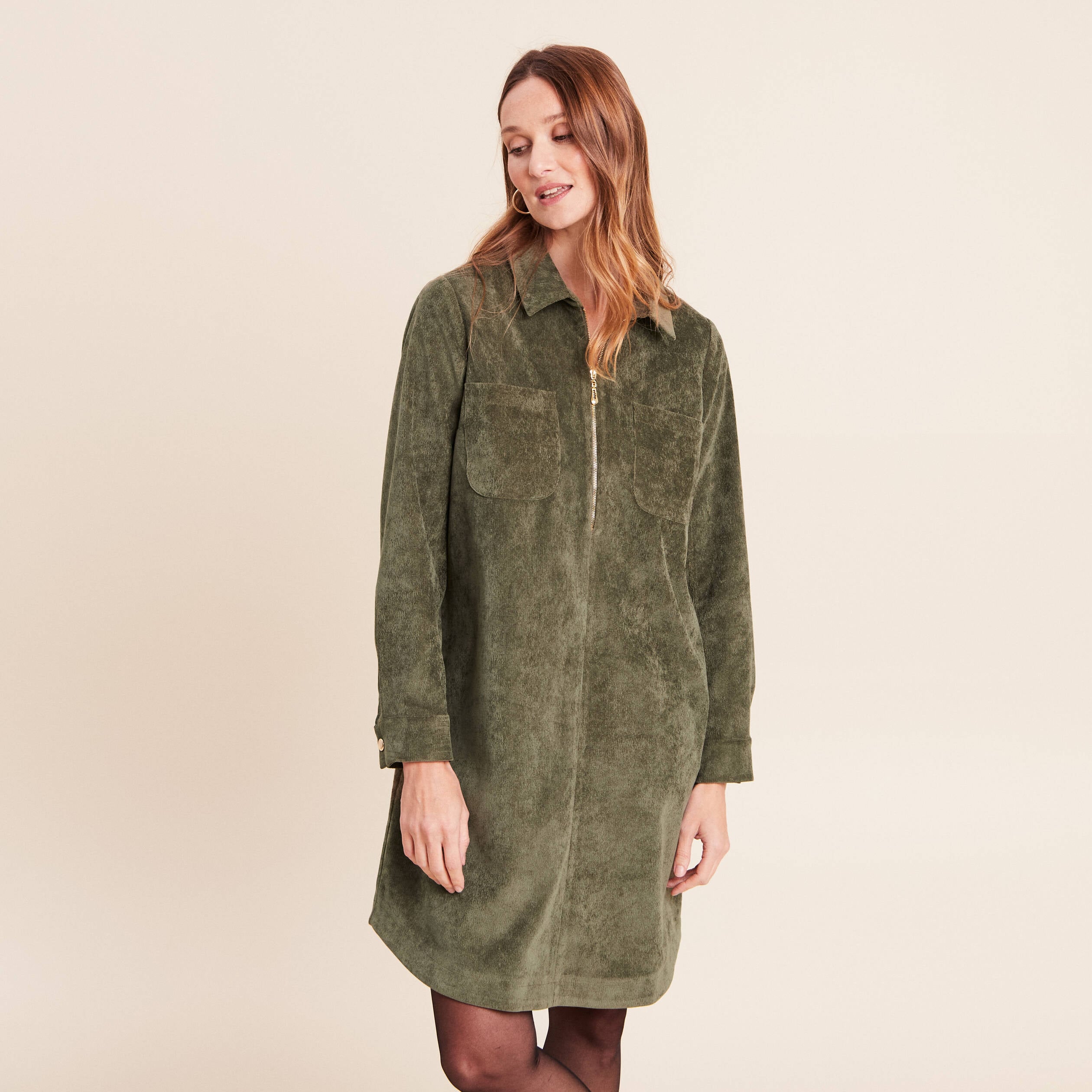 Robe droite courte velours col chemise vert kaki femme