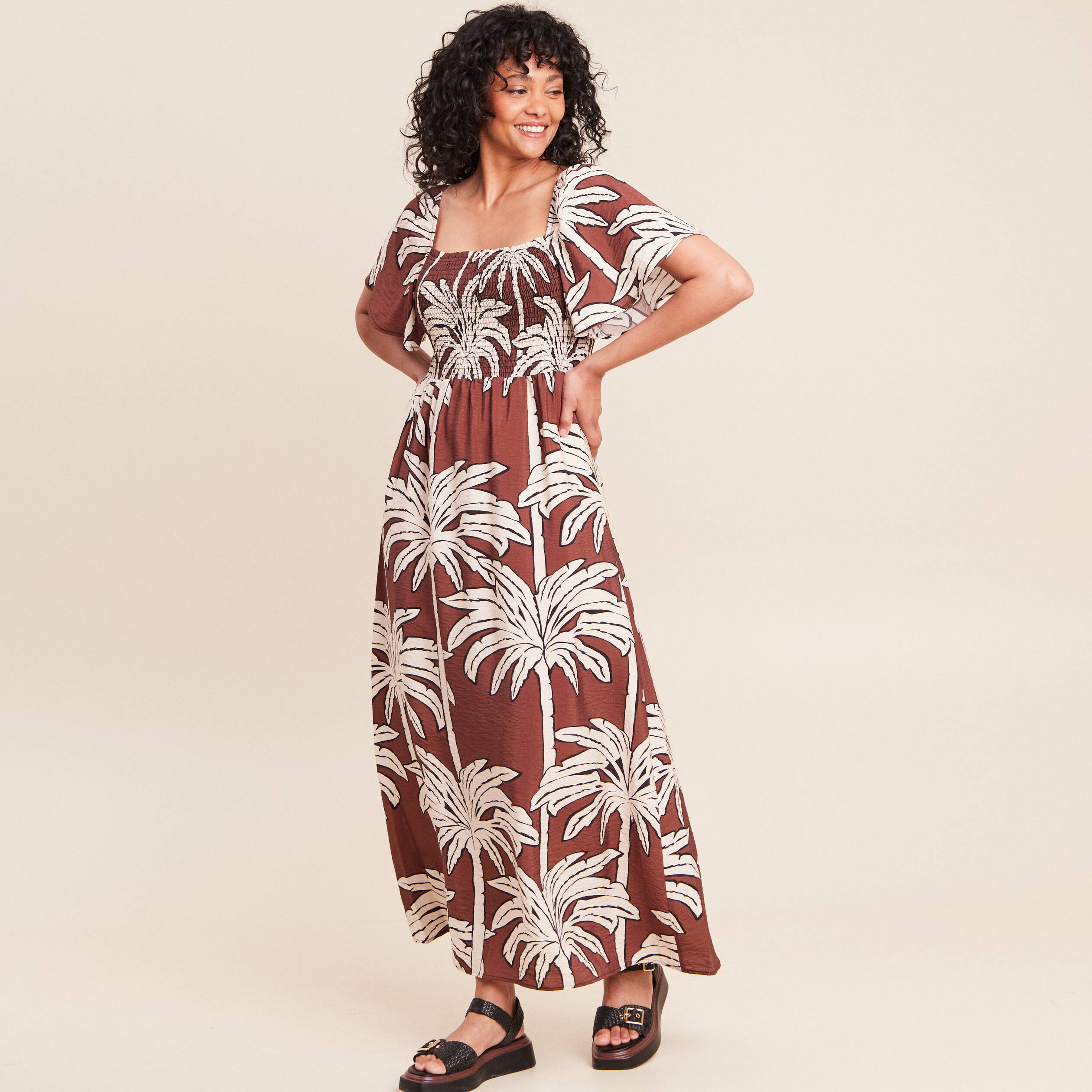 Robe longue &eacute;vas&eacute;e col carr&eacute; marron femme