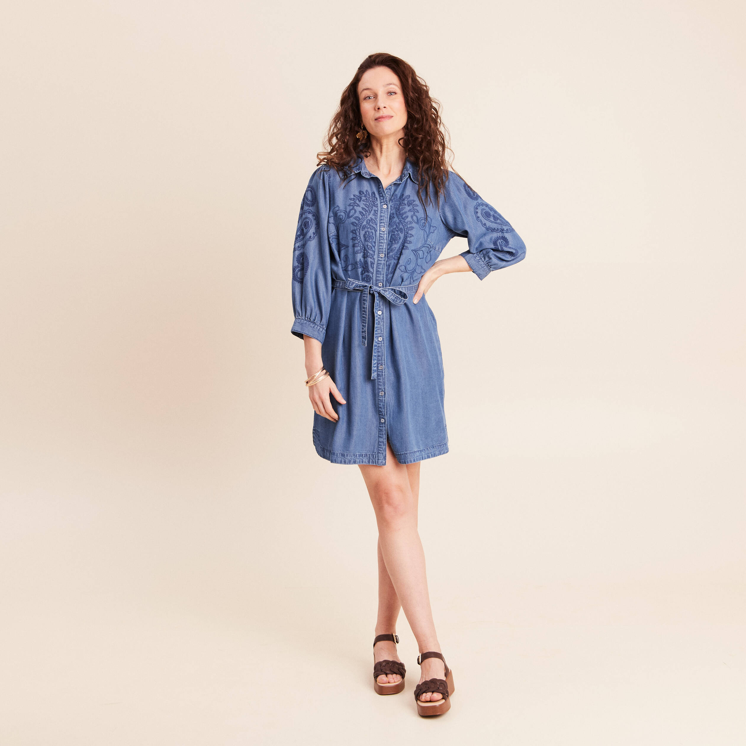 Robe courte &eacute;vas&eacute;e manches 3/4 brod&eacute;e denim double stone femme