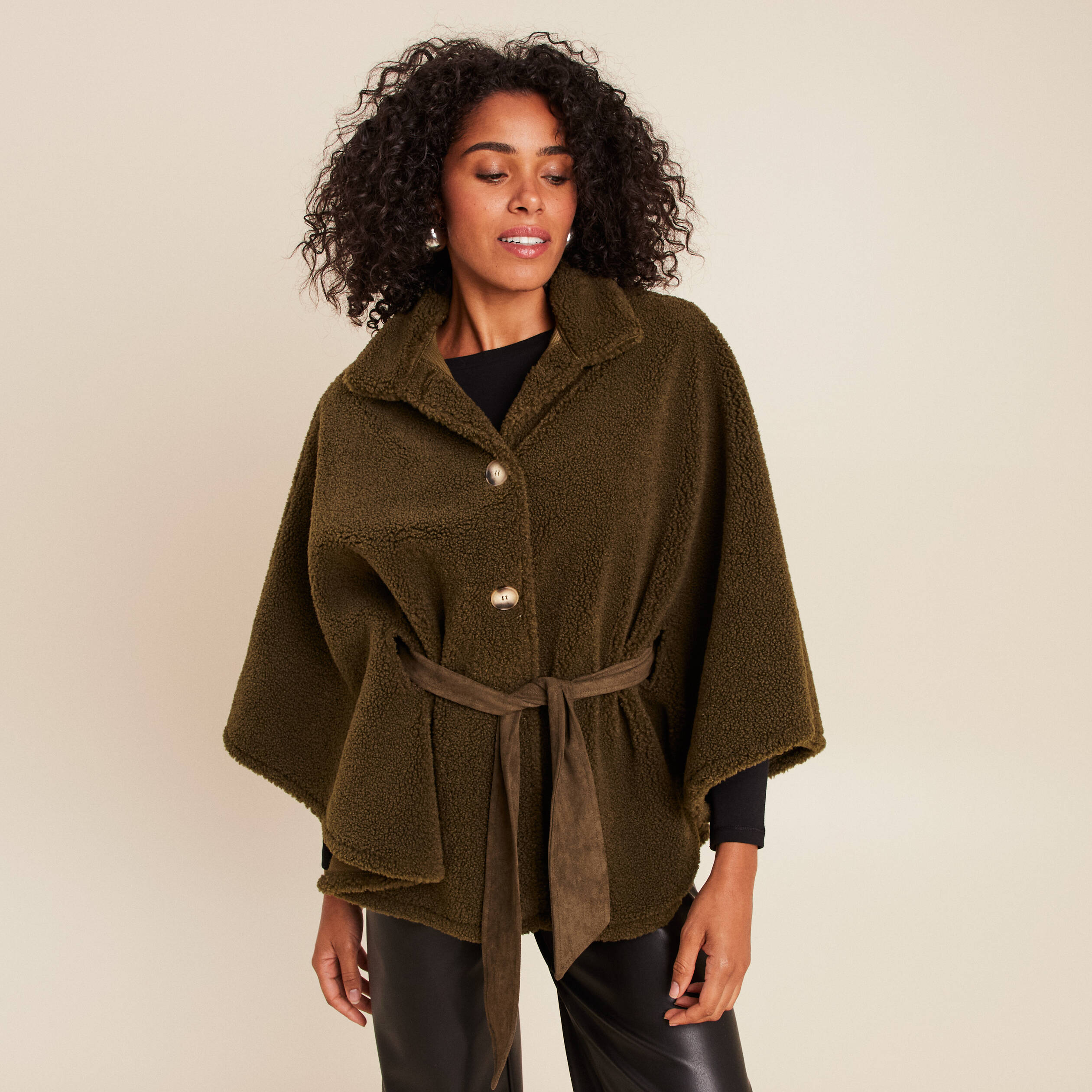 Poncho boutonn&eacute; ceintur&eacute; vert kaki femme