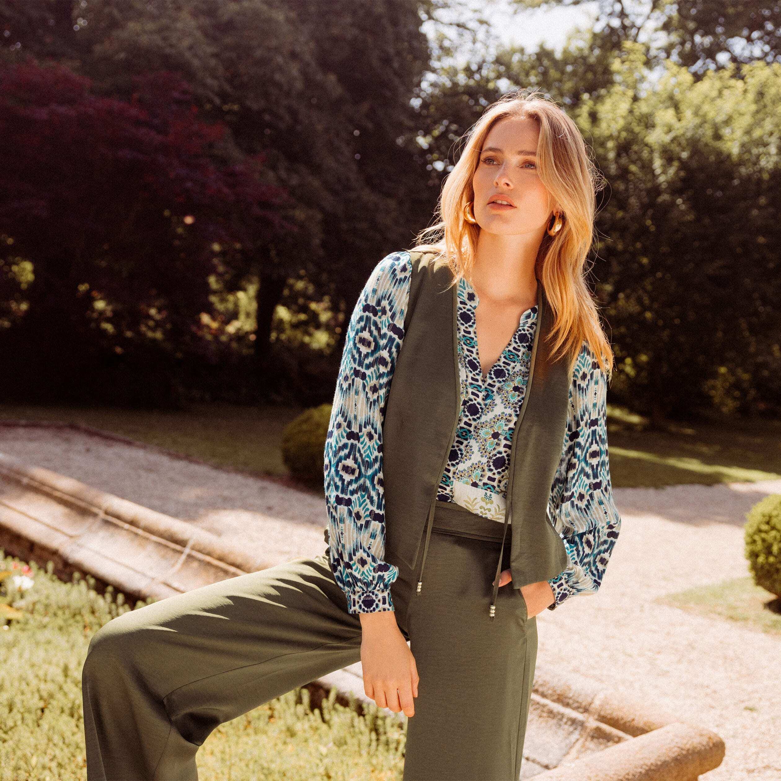 veston sans manches satin vert olive femme Veston sans manches satin vert olive femme