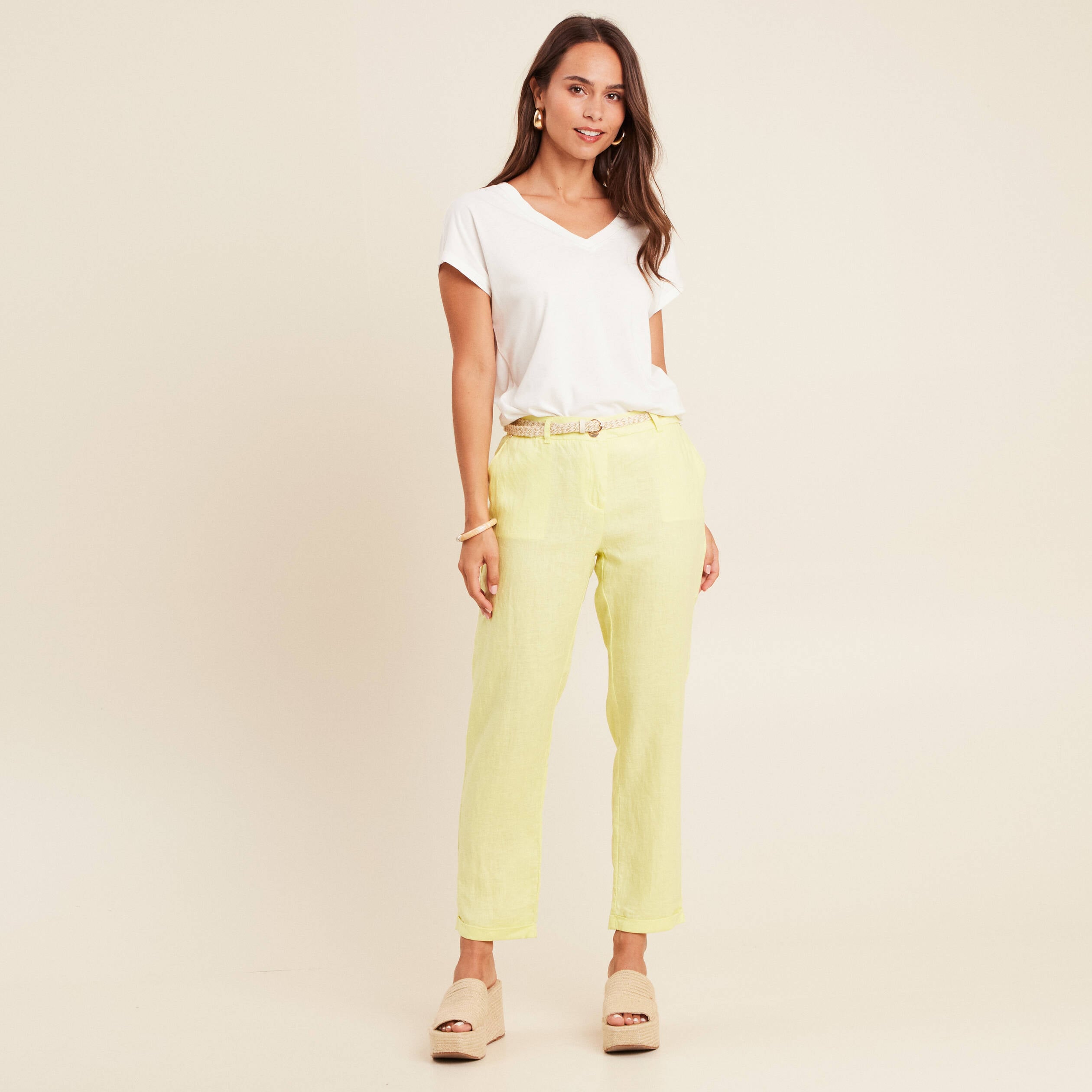 Pantalon coupe chino en lin ceintur&eacute; jaune clair femme