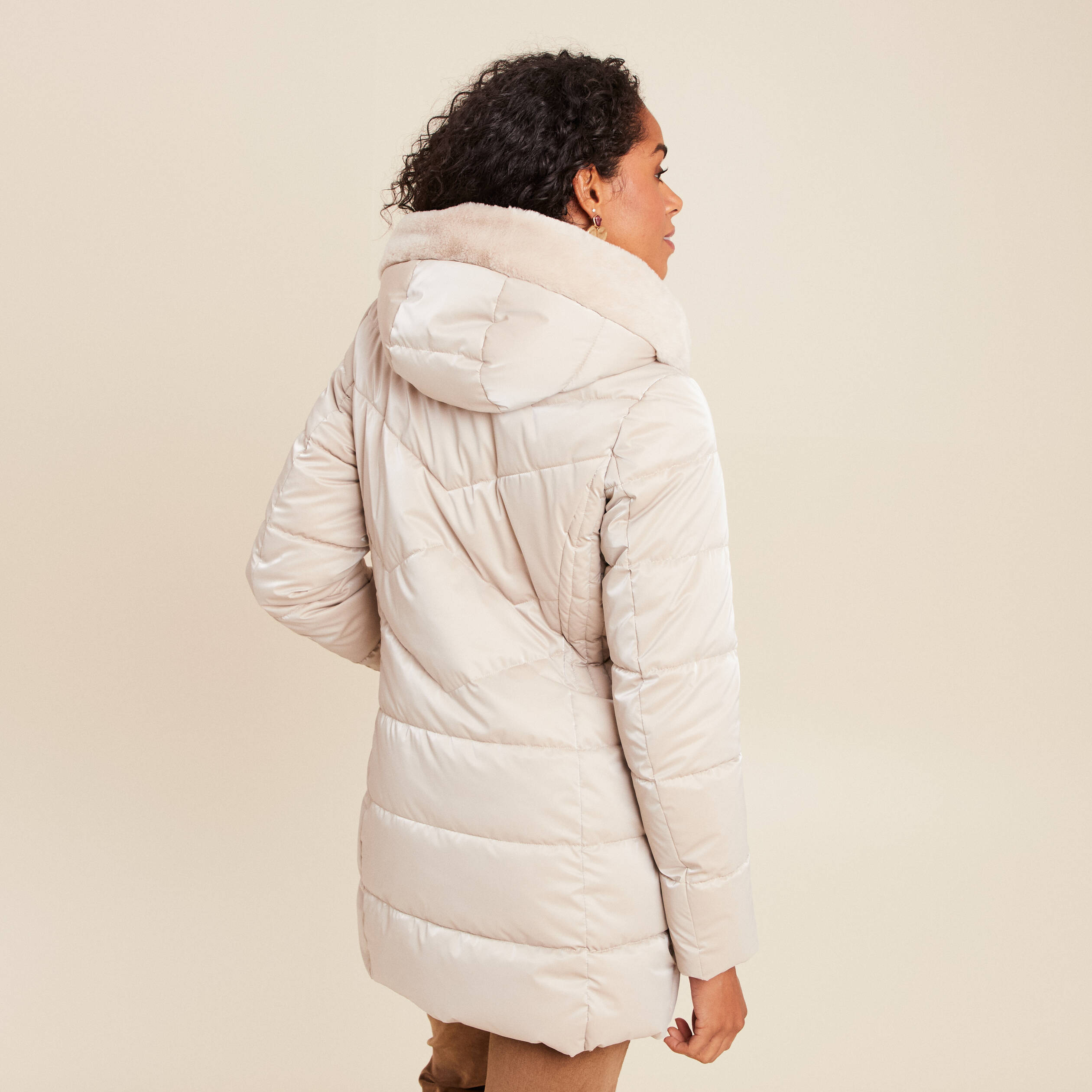 Doudoune mi-longue &agrave; capuche beige femme