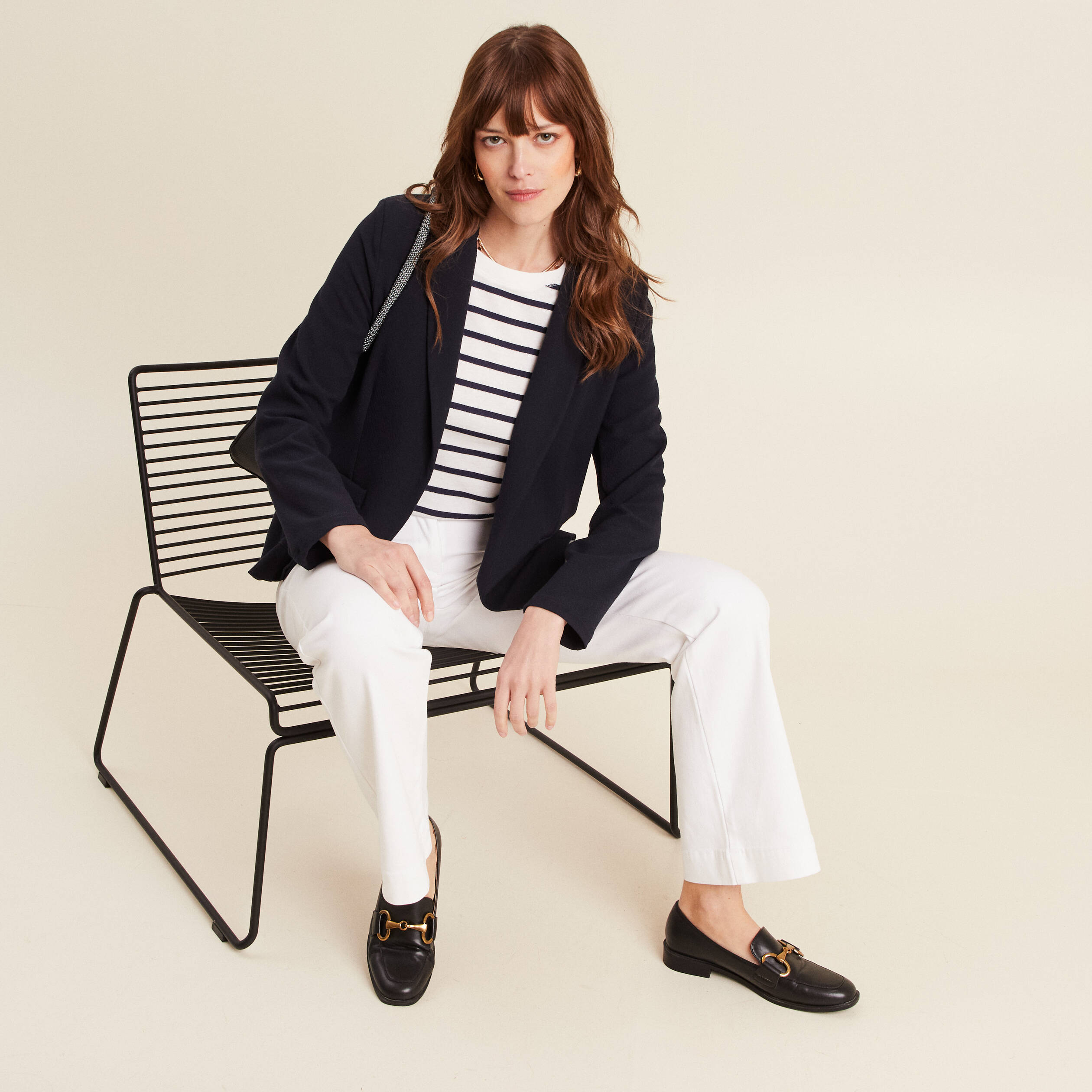 Veste tailleur cintr&eacute;e bleu fonc&eacute; femme