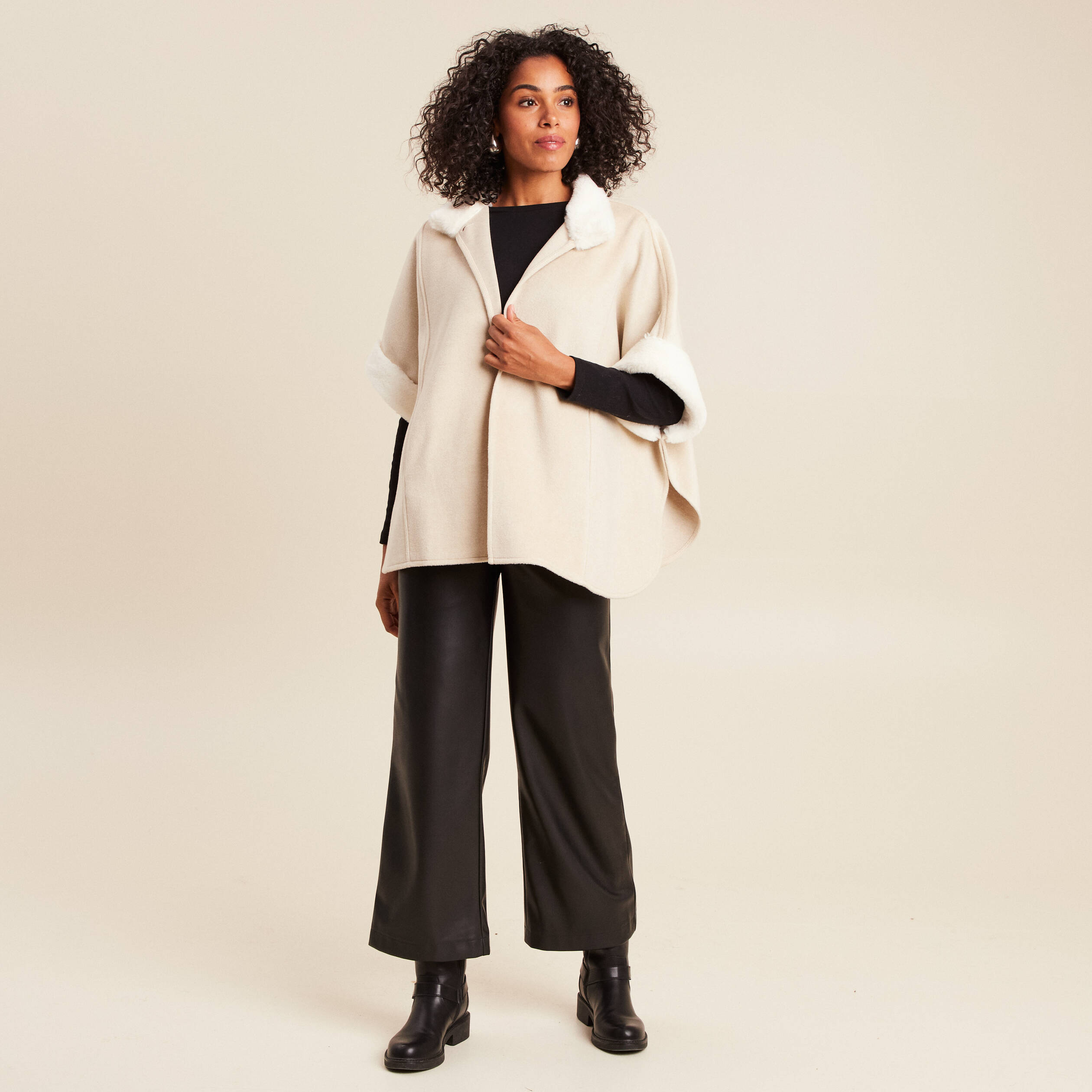 Poncho cape coupe ample ivoire femme
