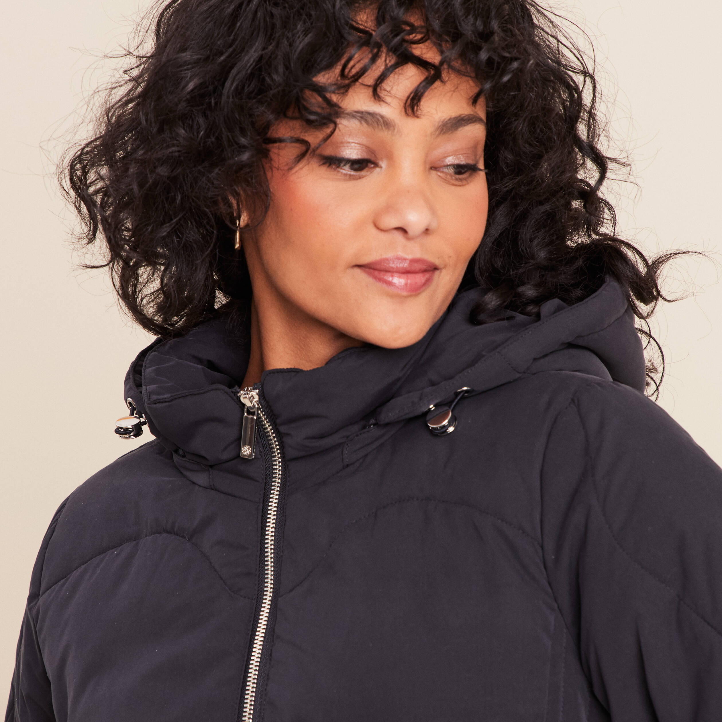 Doudoune cintr&eacute;e courte bleu fonc&eacute; femme