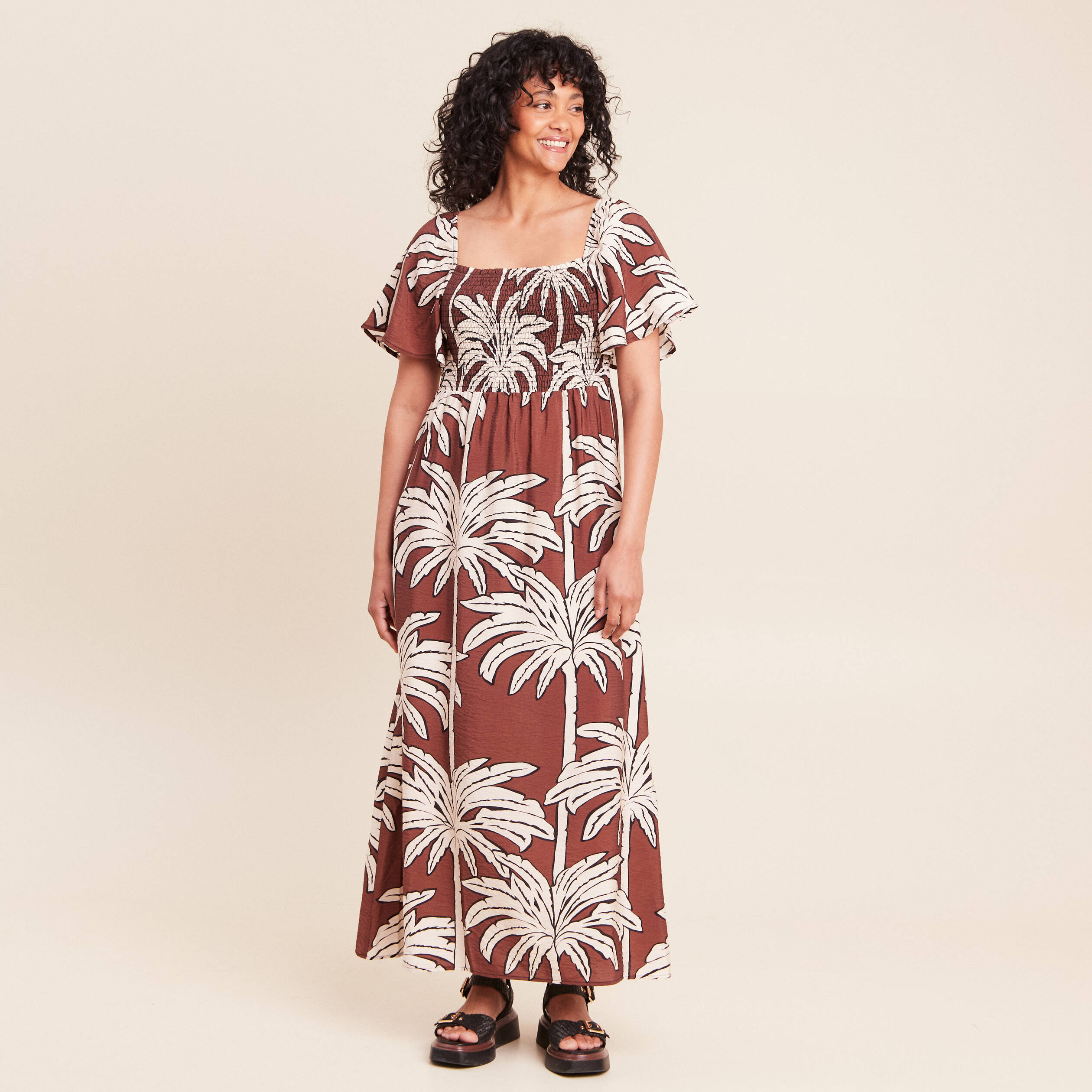 Robe longue &eacute;vas&eacute;e col carr&eacute; marron femme