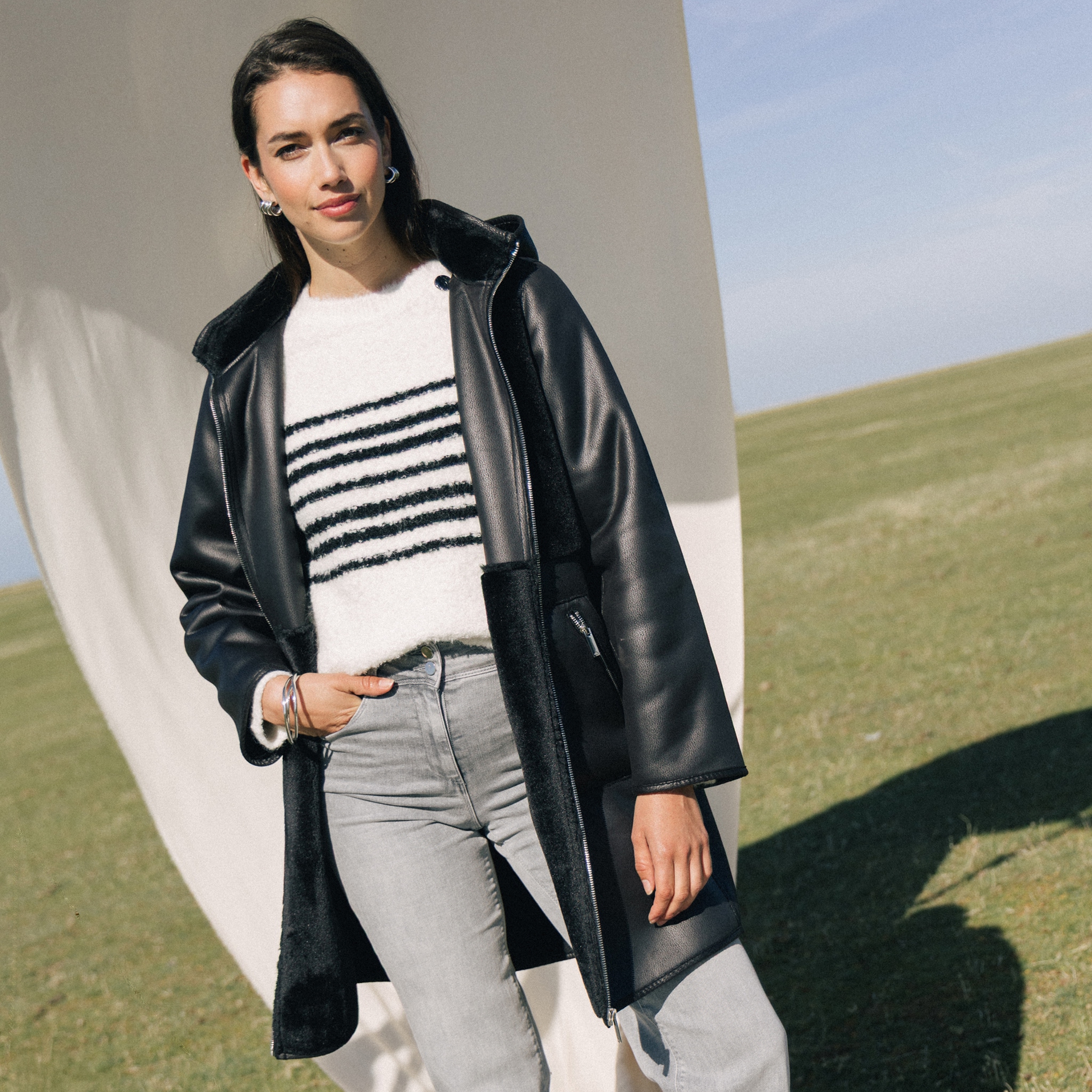Manteau fausse fourrure capuche amovible noir femme