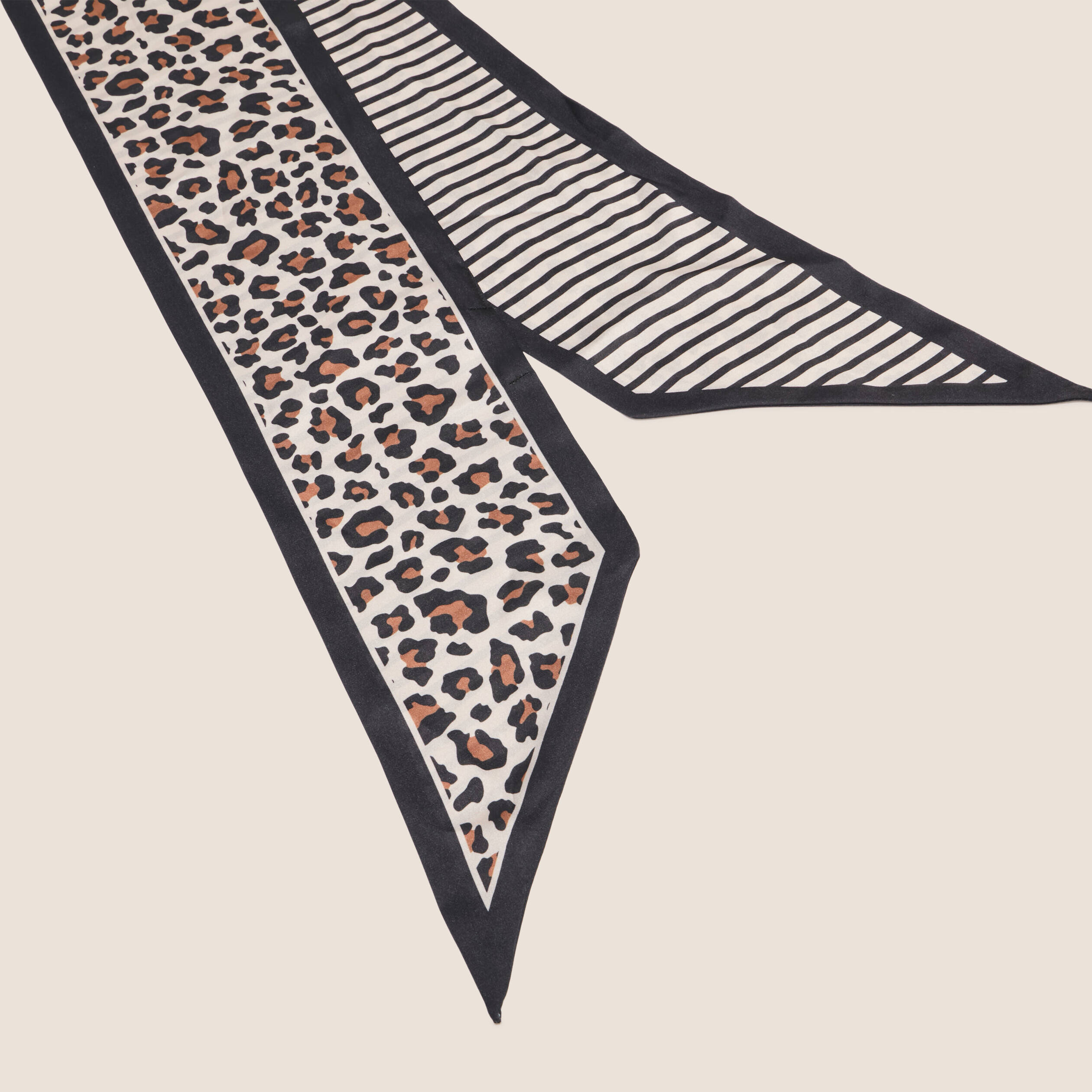 Foulard satin&eacute; noir femme